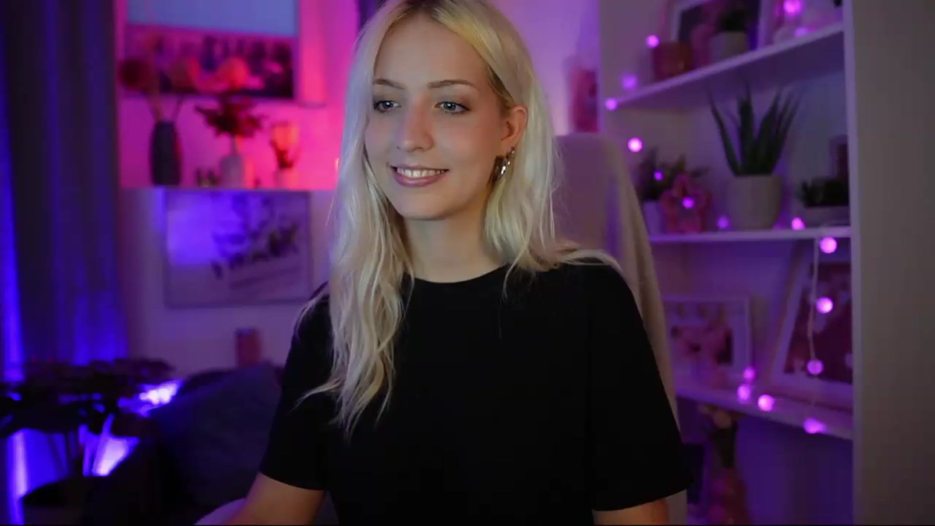Gallery image thumbnail from Lucy_Cutie's myfreecams stream on, 07/30/2026, 18:37 image 17 of 20