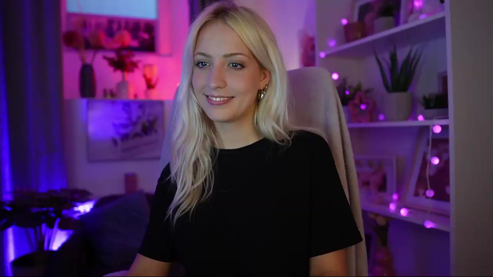 Gallery image thumbnail from Lucy_Cutie's myfreecams stream on, 07/30/2026, 18:37 image 11 of 20