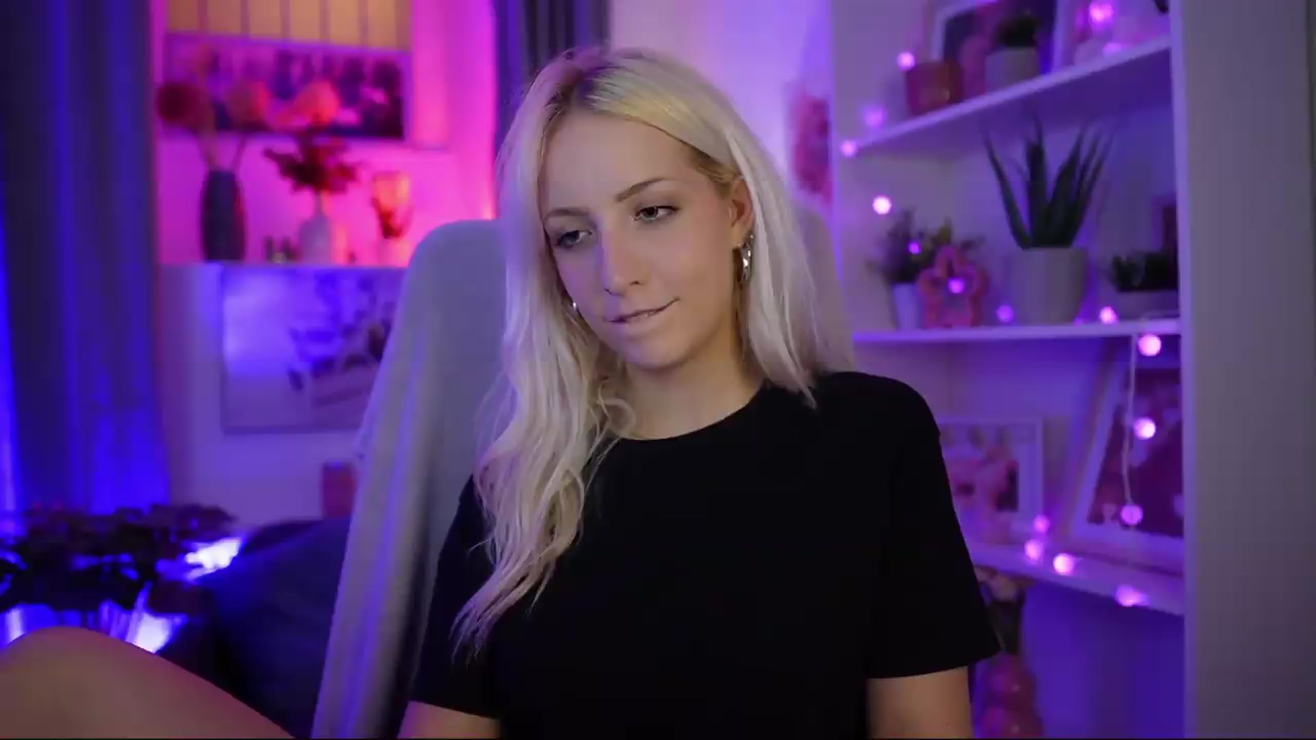 Gallery image thumbnail from Lucy_Cutie's myfreecams stream on, 07/30/2026, 19:37 image 16 of 20