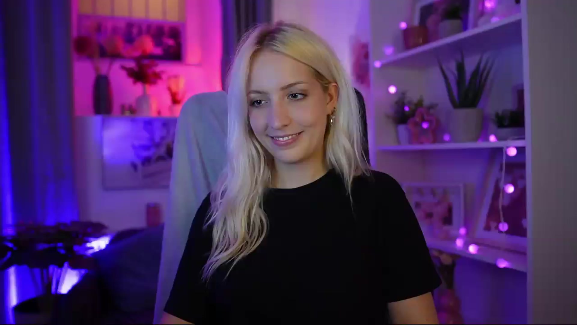 Gallery image thumbnail from Lucy_Cutie's myfreecams stream on, 07/30/2026, 19:37 image 3 of 20