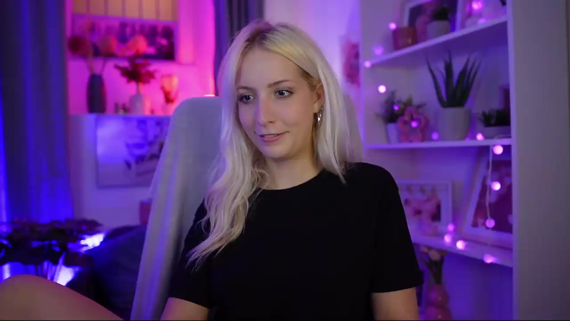 Gallery image thumbnail from Lucy_Cutie's myfreecams stream on, 07/30/2026, 19:37 image 17 of 20