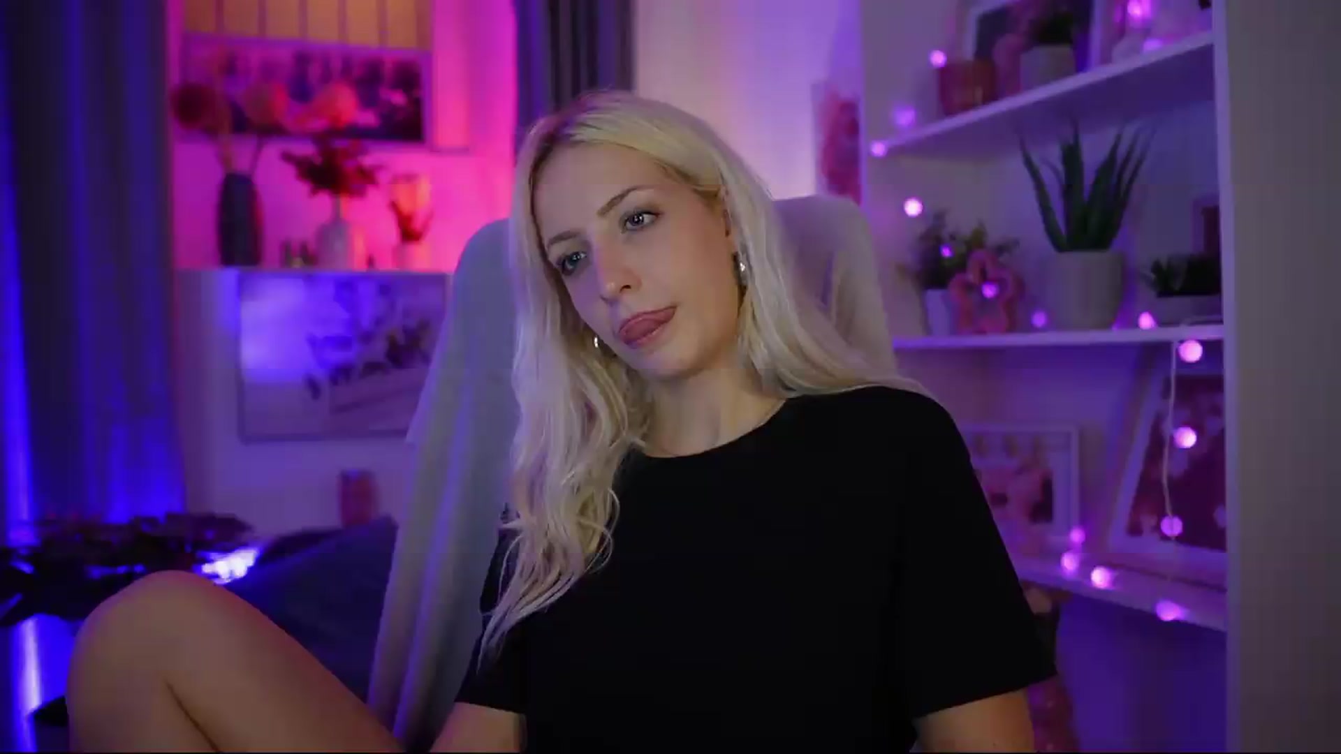 Gallery image thumbnail from Lucy_Cutie's myfreecams stream on, 07/30/2026, 20:27 image 11 of 20