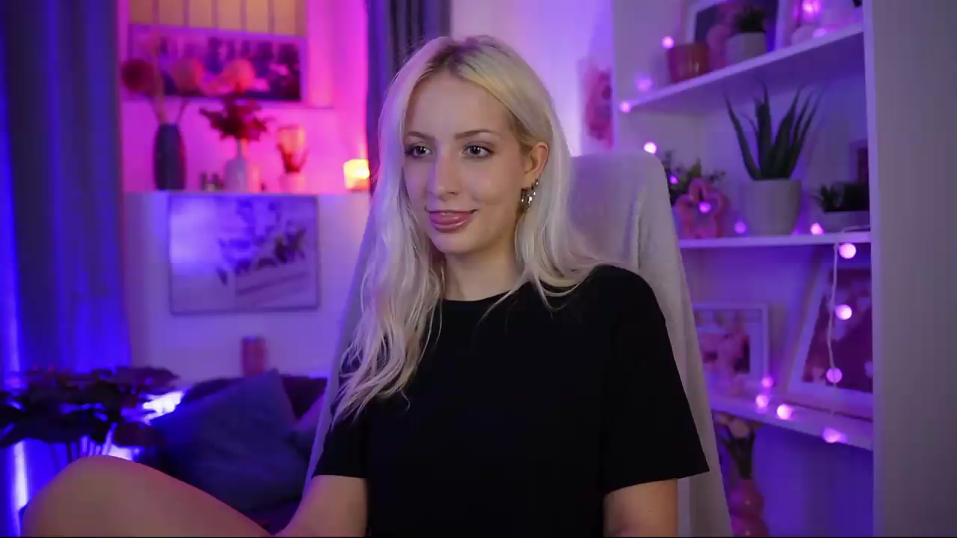 Gallery image thumbnail from Lucy_Cutie's myfreecams stream on, 07/30/2026, 20:27 image 2 of 20