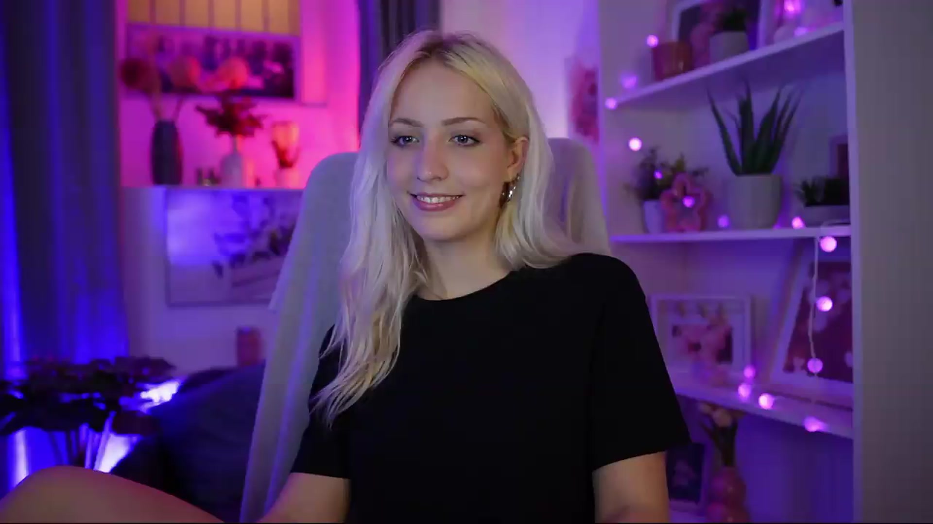 Gallery image thumbnail from Lucy_Cutie's myfreecams stream on, 07/30/2026, 20:27 image 8 of 20