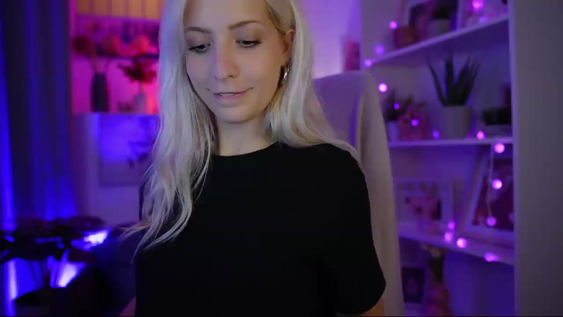 Gallery image thumbnail from Lucy_Cutie's myfreecams stream on, 07/30/2026, 20:27 image 12 of 20