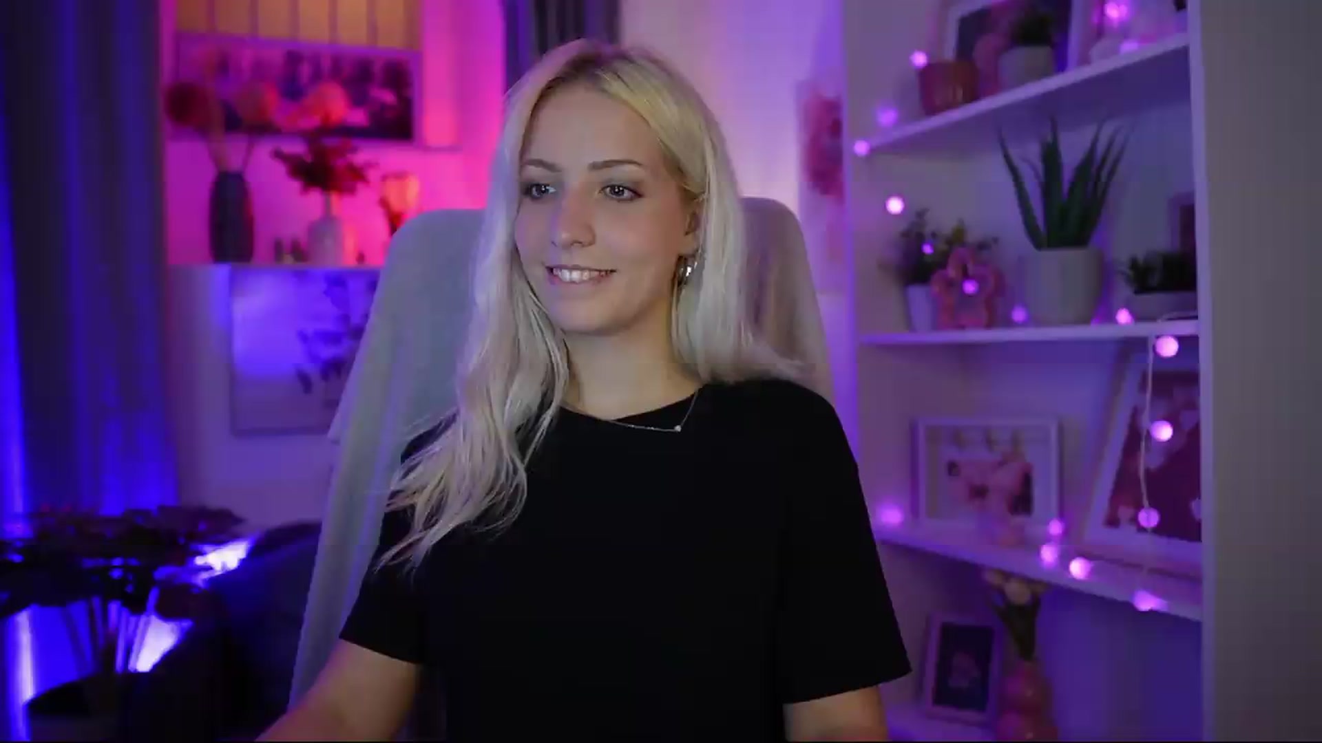 Gallery image thumbnail from Lucy_Cutie's myfreecams stream on, 07/30/2026, 20:27 image 17 of 20