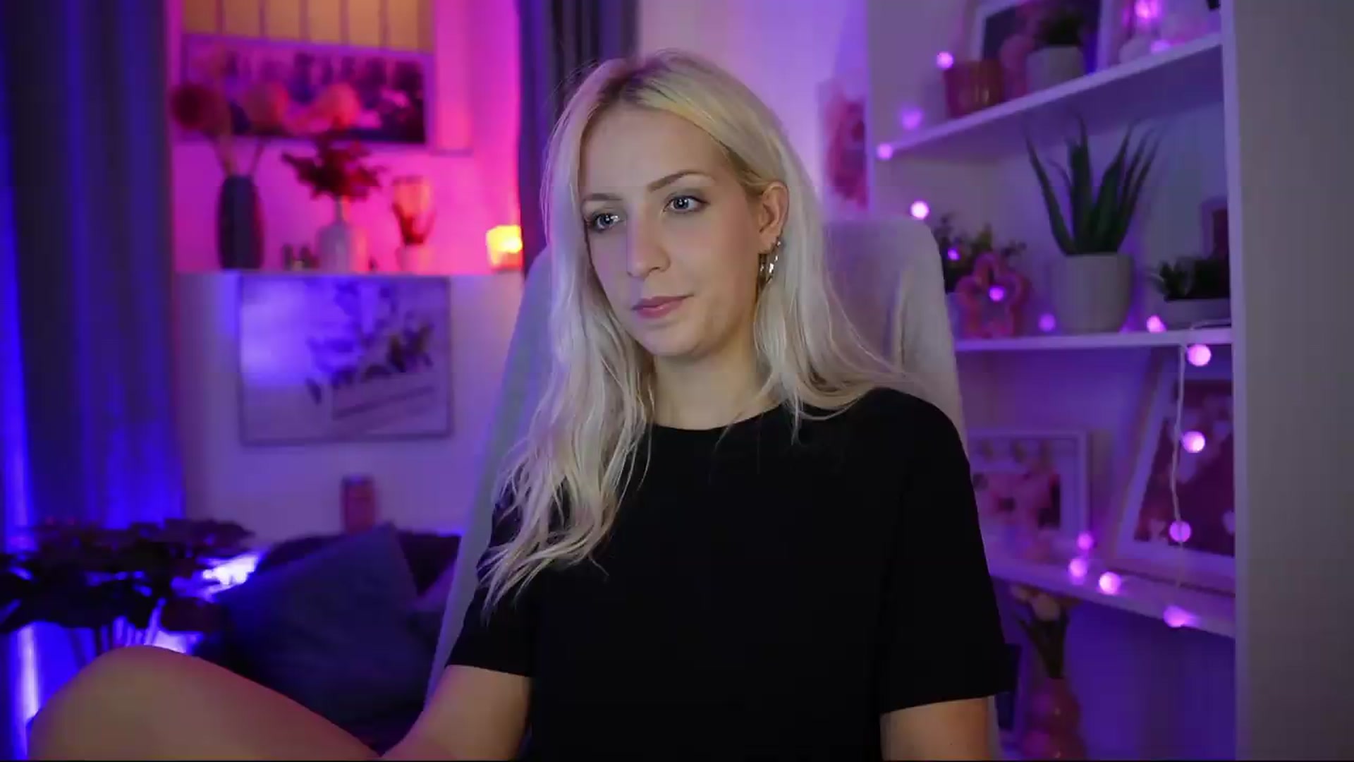 Gallery image thumbnail from Lucy_Cutie's myfreecams stream on, 07/30/2026, 20:27 image 3 of 20