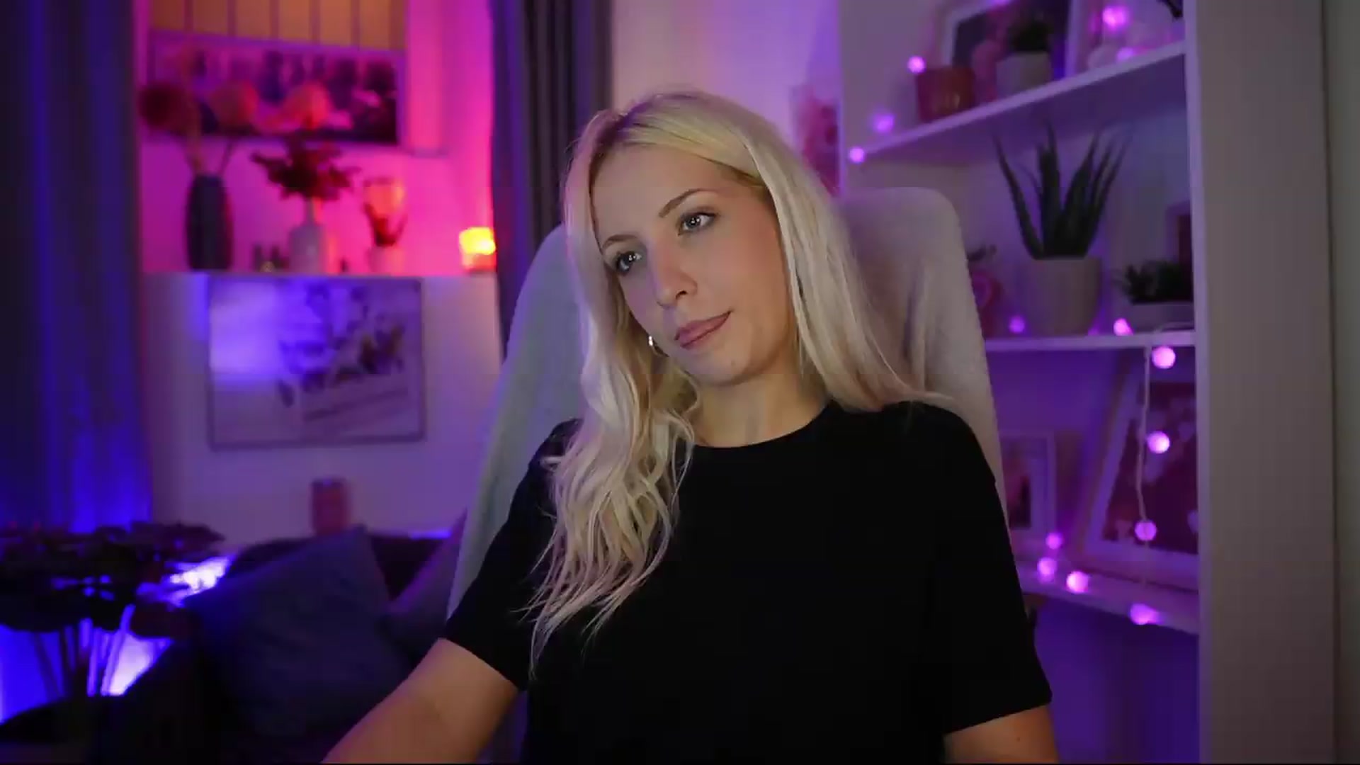 Gallery image thumbnail from Lucy_Cutie's myfreecams stream on, 07/30/2026, 21:44 image 12 of 20