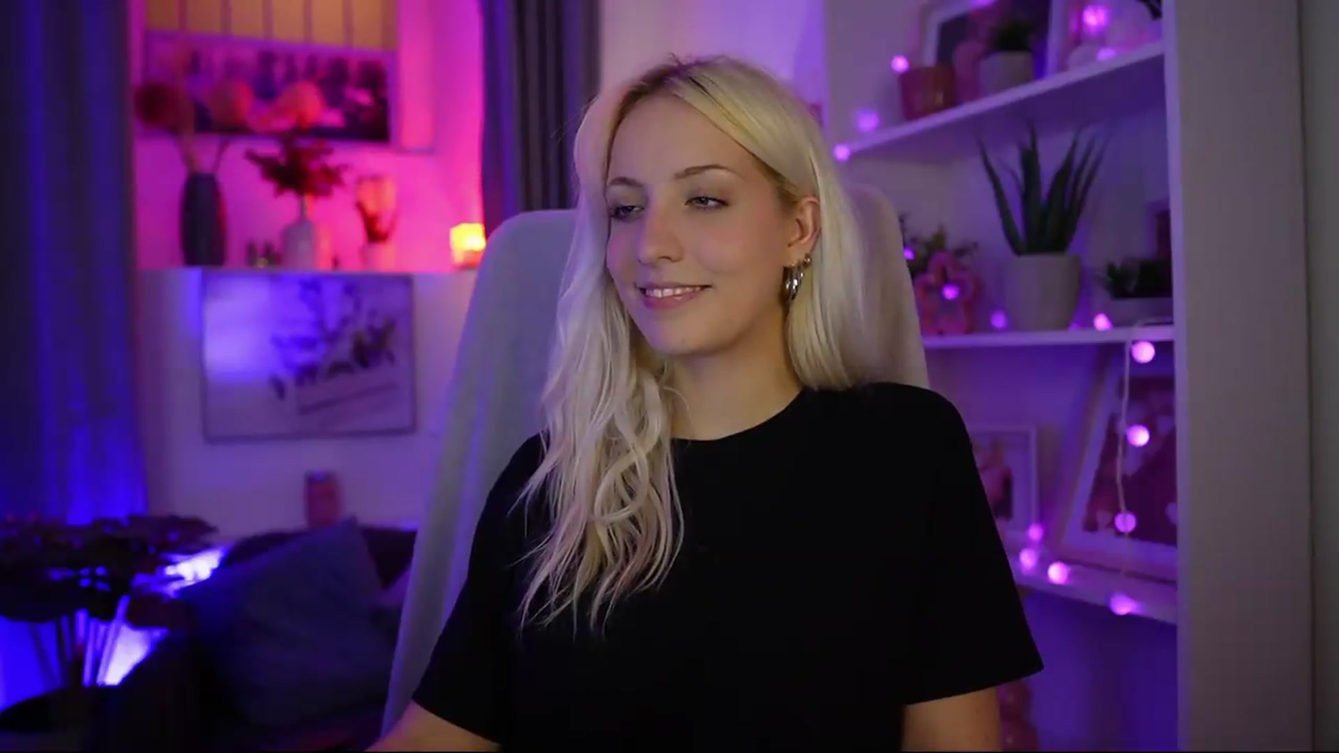 Gallery image thumbnail from Lucy_Cutie's myfreecams stream on, 07/30/2026, 21:44 image 19 of 20