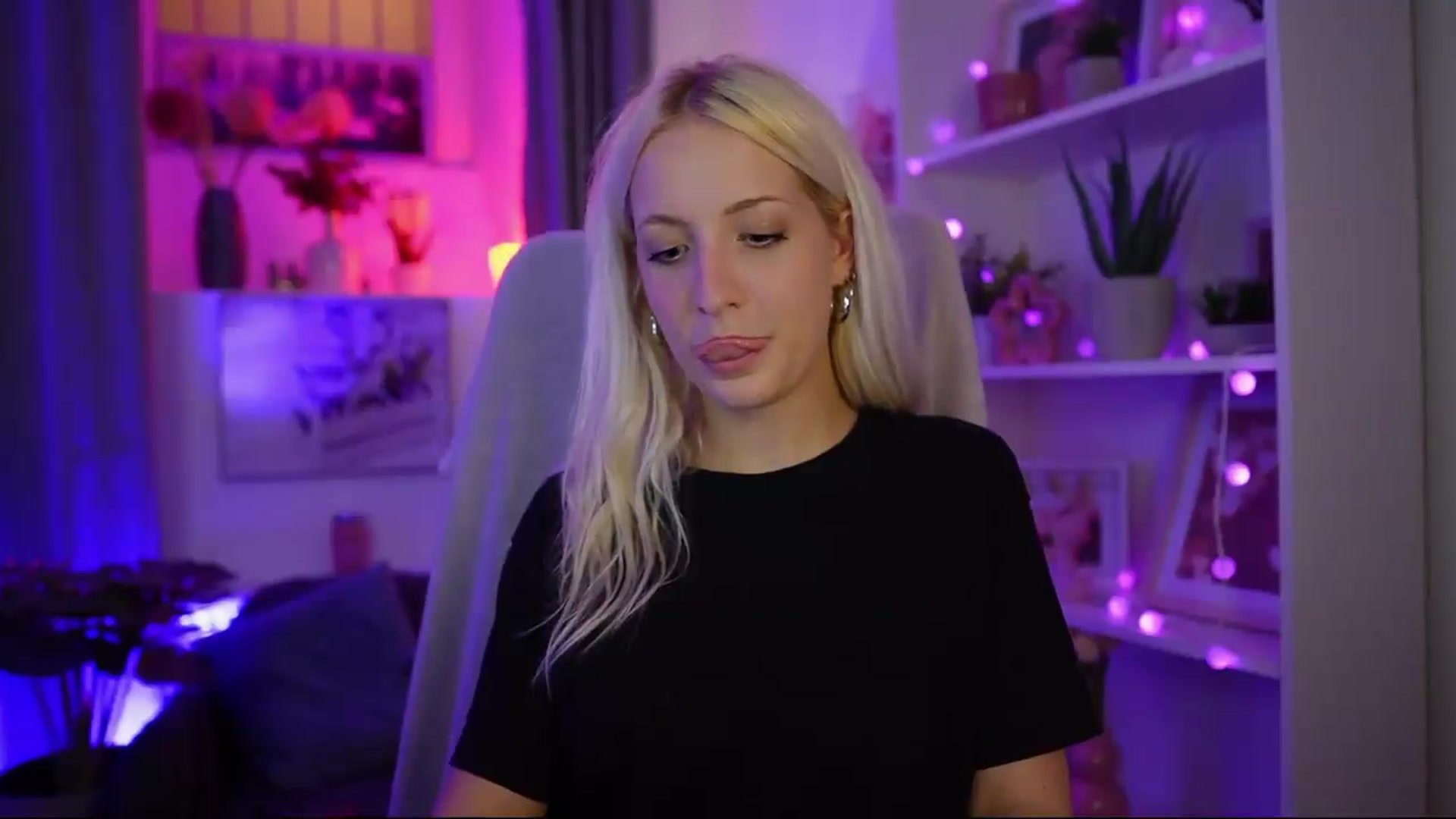 Gallery image thumbnail from Lucy_Cutie's myfreecams stream on, 07/30/2026, 21:44 image 17 of 20