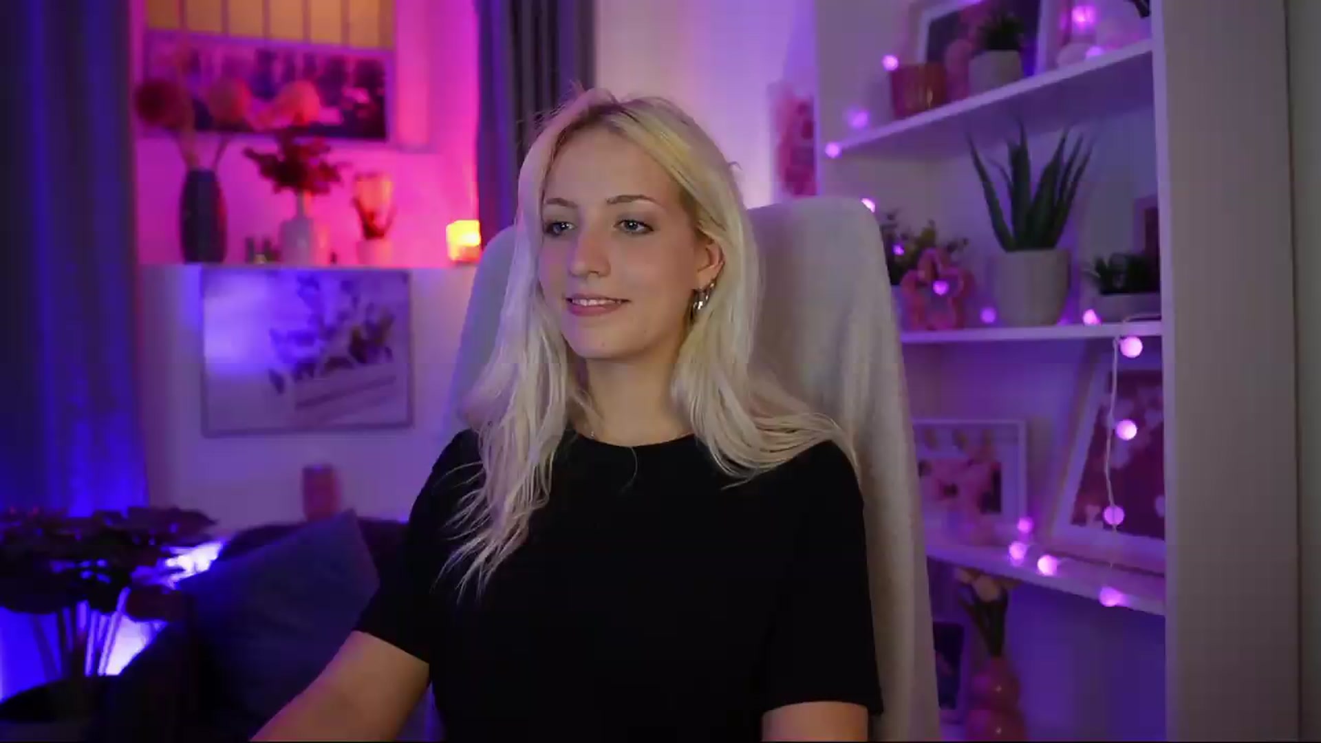 Gallery image thumbnail from Lucy_Cutie's myfreecams stream on, 07/30/2026, 22:12 image 18 of 20