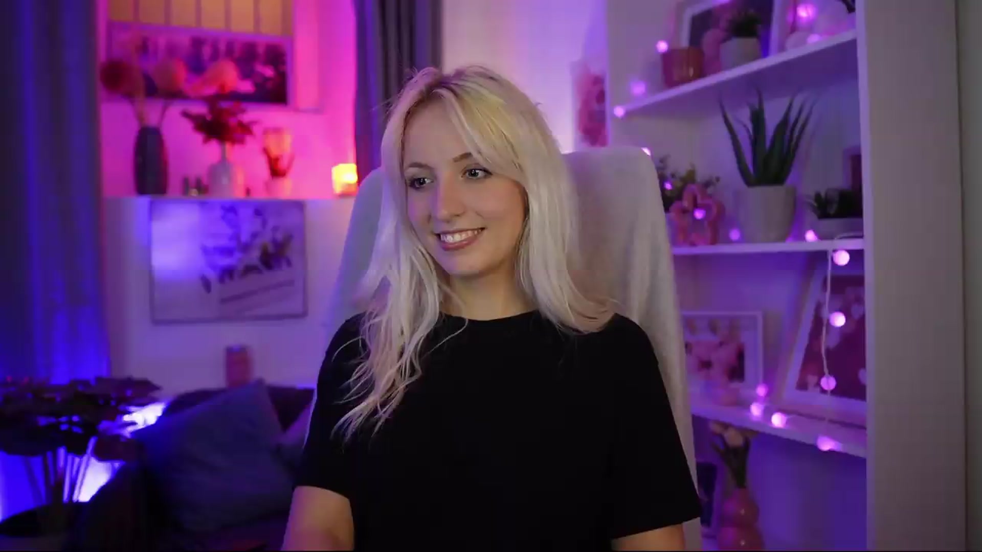 Gallery image thumbnail from Lucy_Cutie's myfreecams stream on, 07/30/2026, 22:12 image 2 of 20