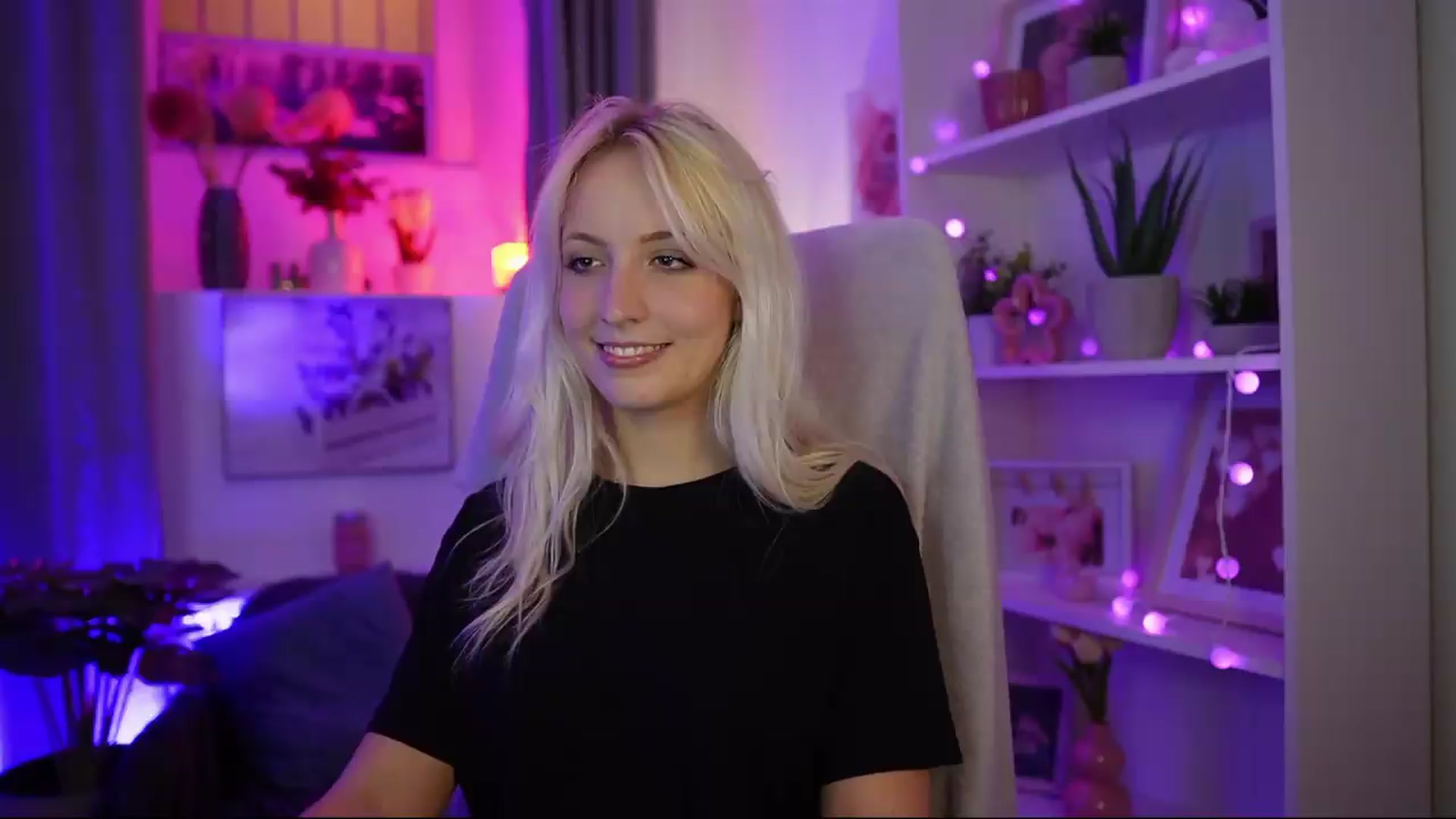 Gallery image thumbnail from Lucy_Cutie's myfreecams stream on, 07/30/2026, 22:12 image 3 of 20