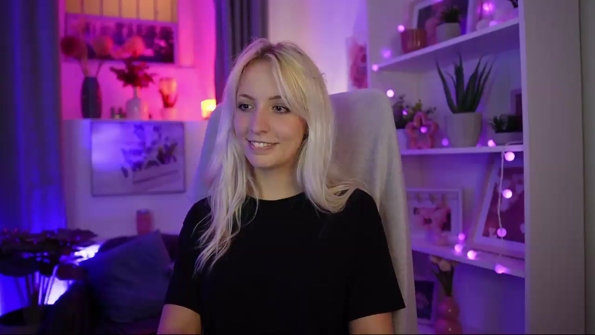 Gallery image thumbnail from Lucy_Cutie's myfreecams stream on, 07/30/2026, 22:12 image 5 of 20