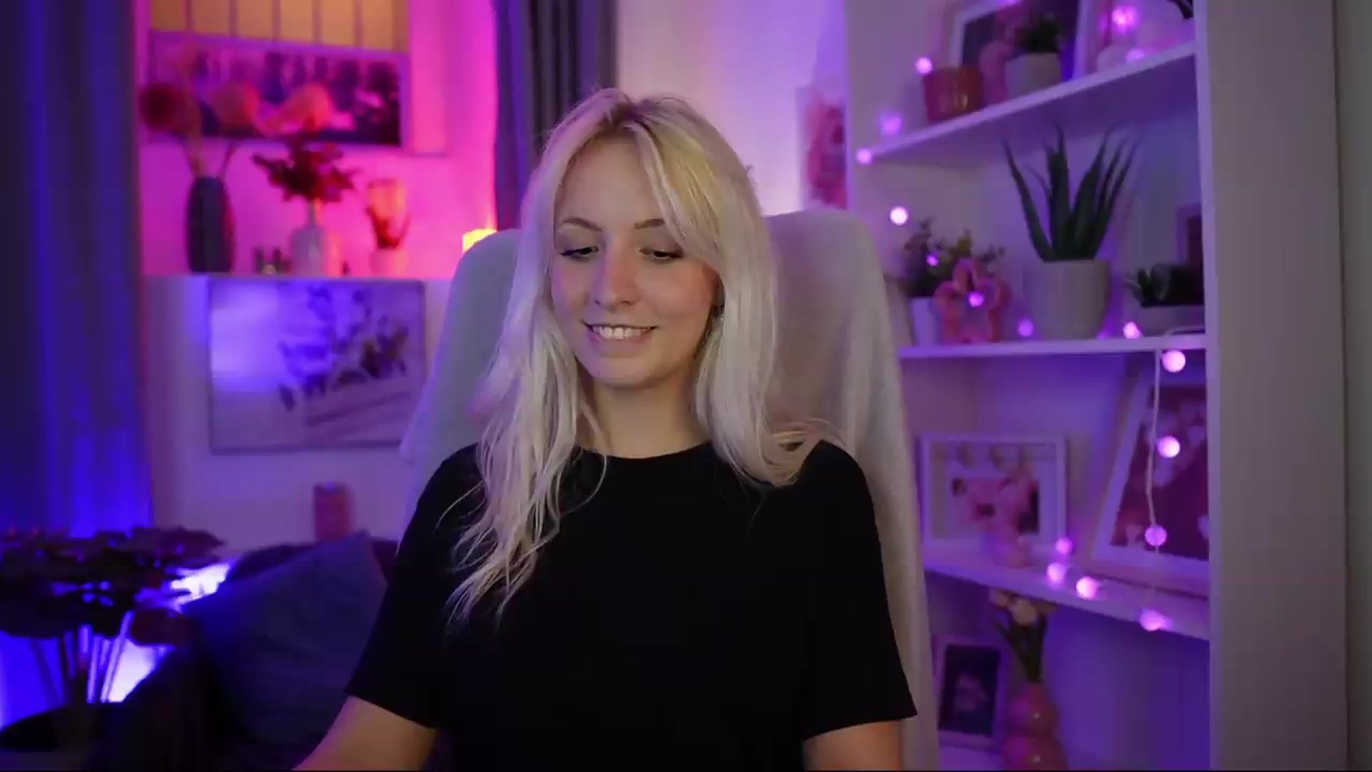 Gallery image thumbnail from Lucy_Cutie's myfreecams stream on, 07/30/2026, 22:12 image 4 of 20