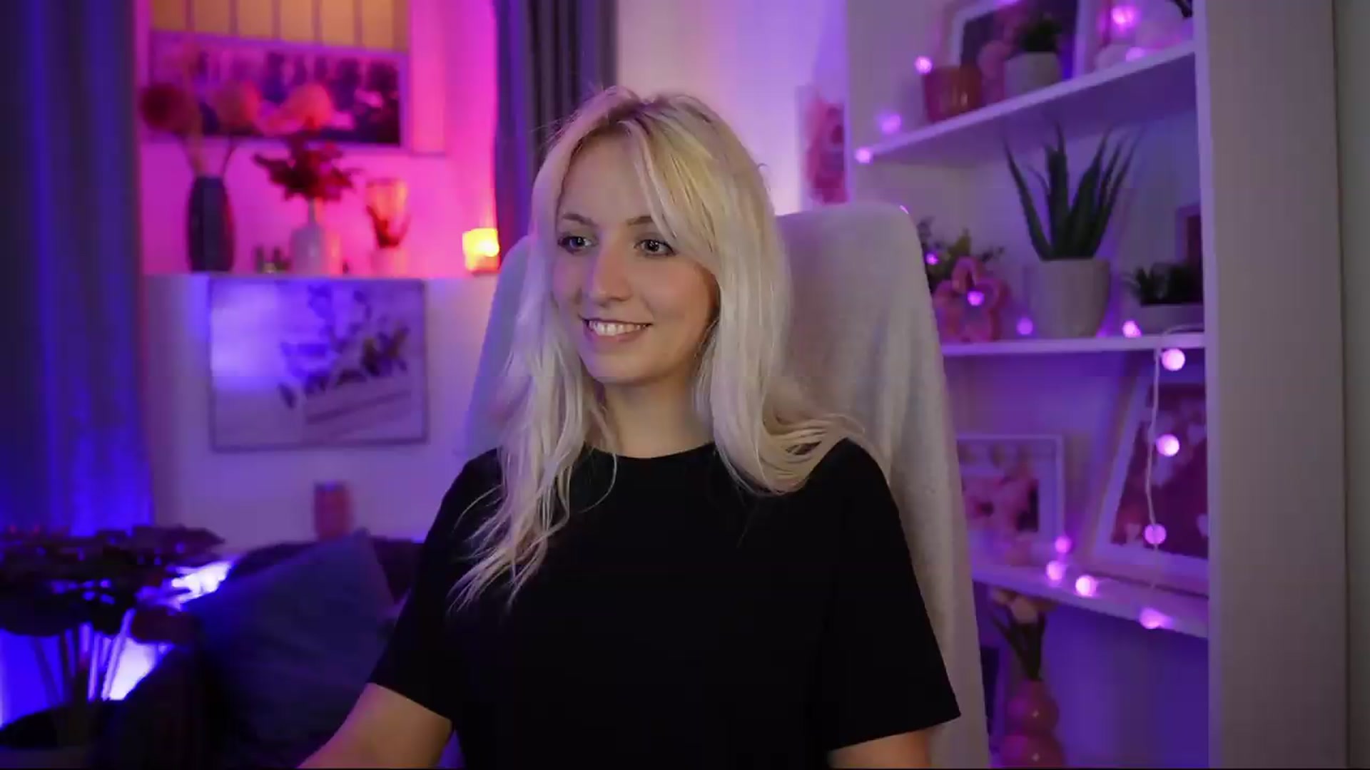 Gallery image thumbnail from Lucy_Cutie's myfreecams stream on, 07/30/2026, 22:12 image 7 of 20