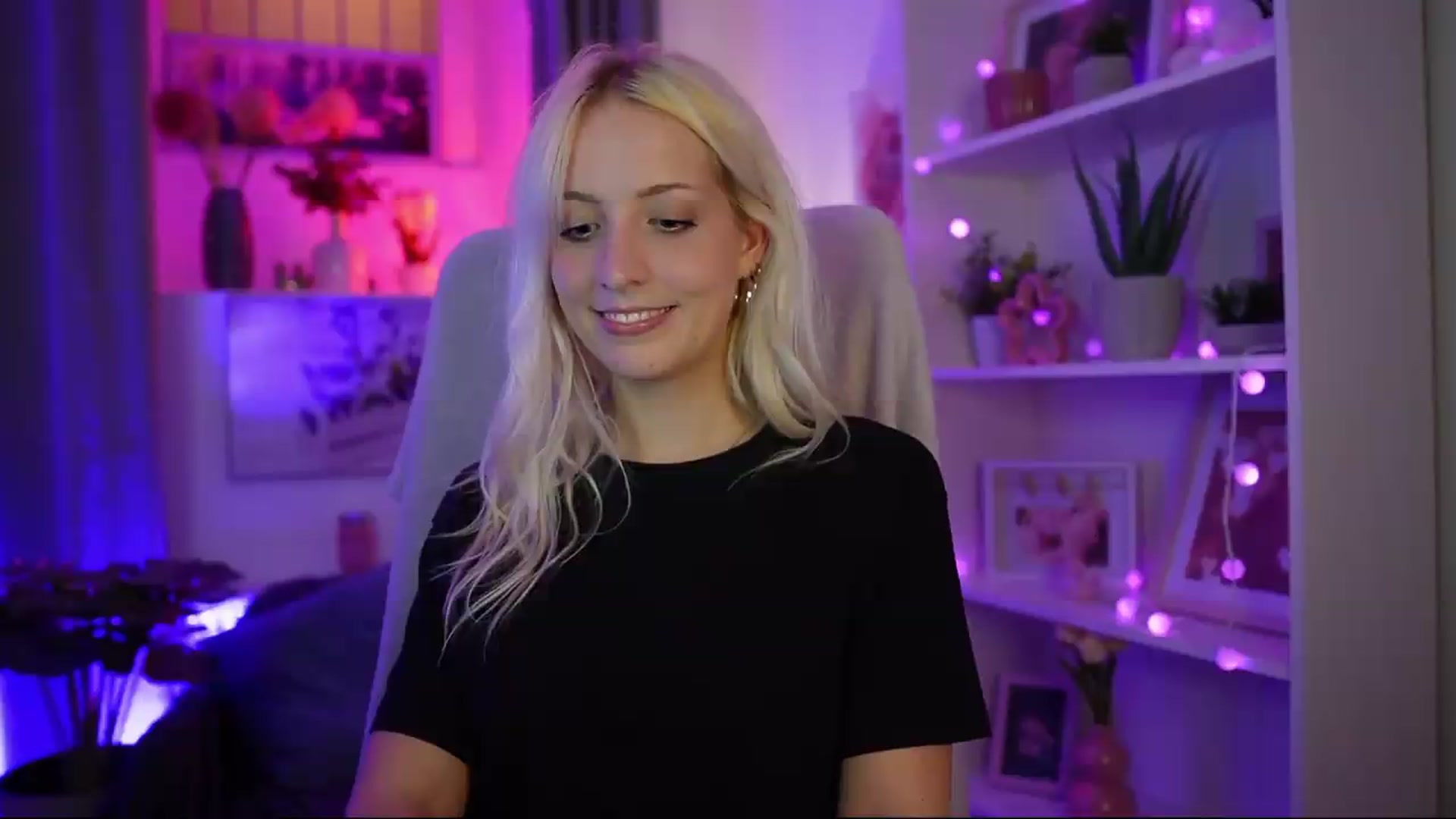 Gallery image thumbnail from Lucy_Cutie's myfreecams stream on, 07/30/2026, 22:44 image 9 of 20