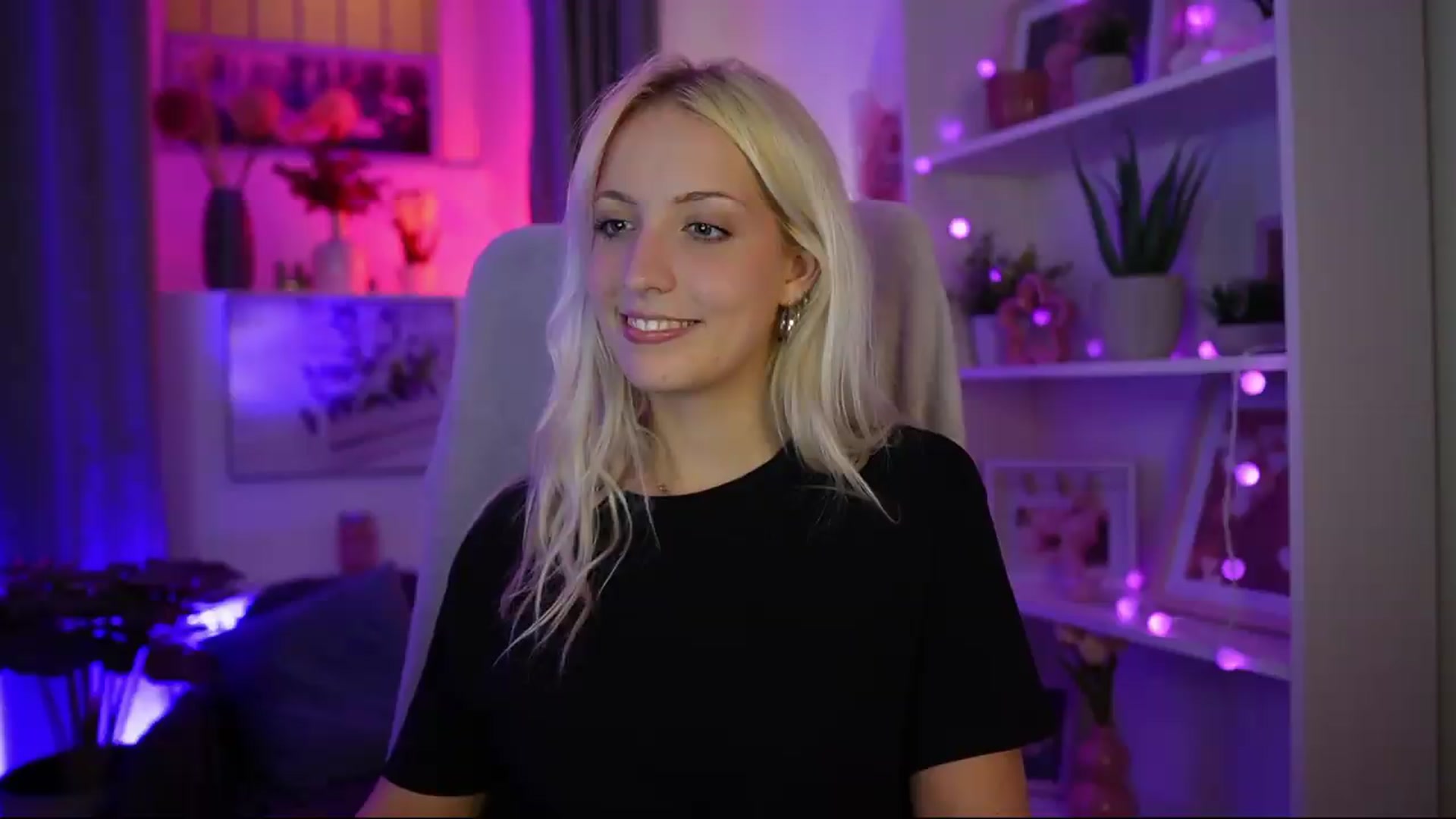 Gallery image thumbnail from Lucy_Cutie's myfreecams stream on, 07/30/2026, 22:44 image 16 of 20