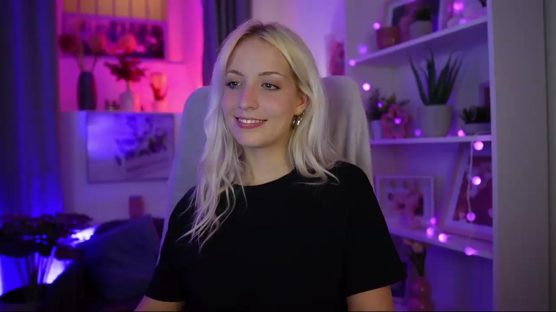 Gallery image thumbnail from Lucy_Cutie's myfreecams stream on, 07/30/2026, 22:44 image 13 of 20