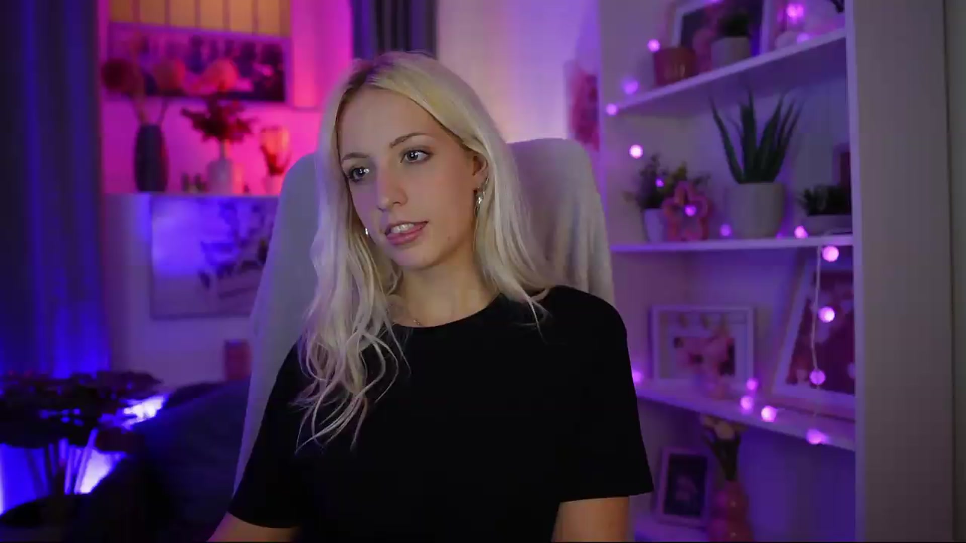 Gallery image thumbnail from Lucy_Cutie's myfreecams stream on, 07/30/2026, 22:44 image 17 of 20