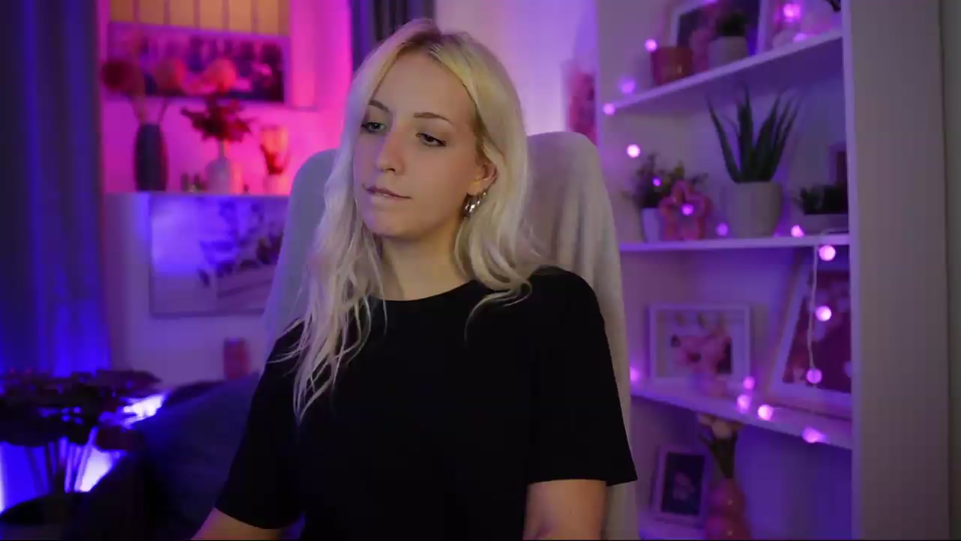 Gallery image thumbnail from Lucy_Cutie's myfreecams stream on, 07/30/2026, 22:44 image 8 of 20