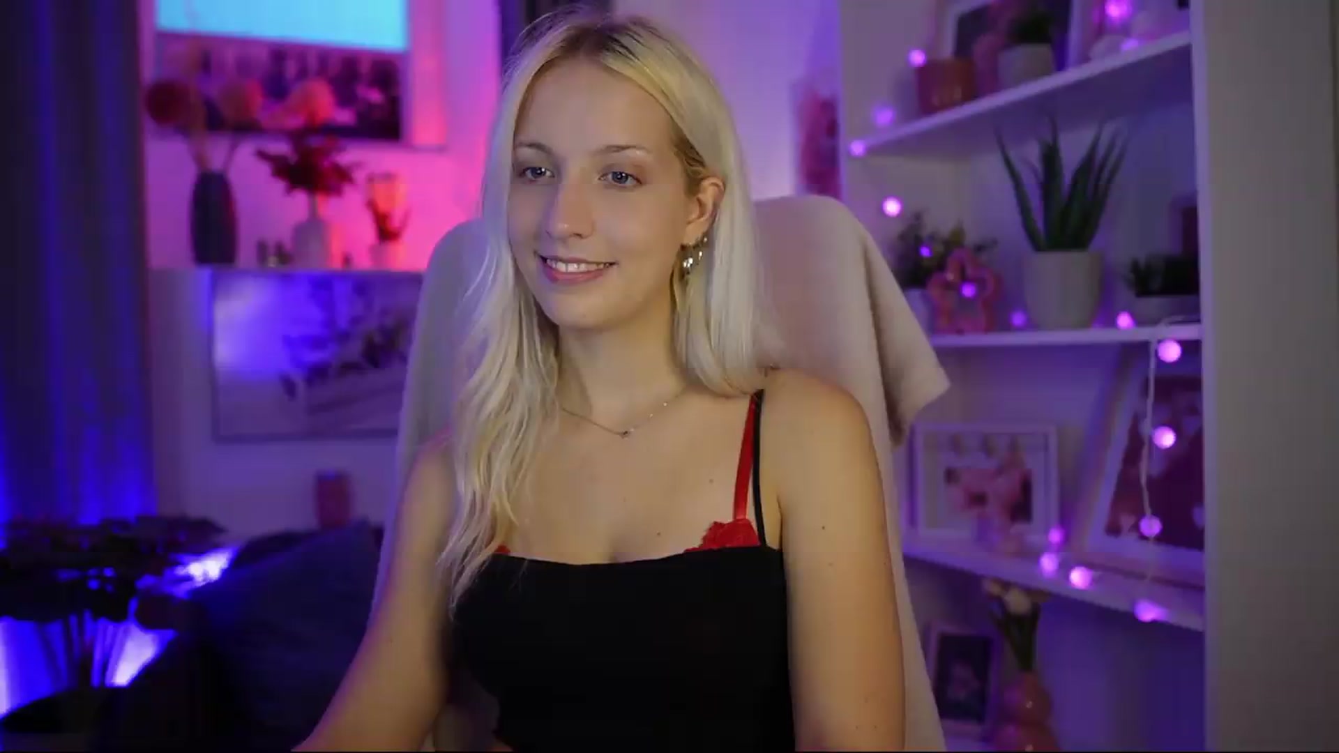 Gallery image thumbnail from Lucy_Cutie's myfreecams stream on, 07/31/2026, 18:19 image 17 of 20