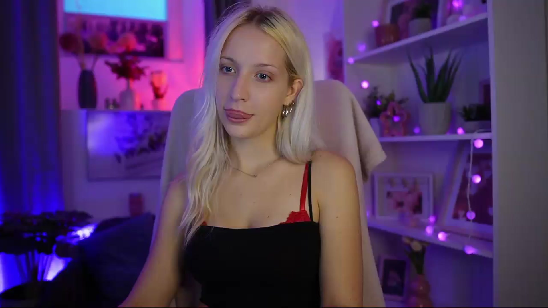 Gallery image thumbnail from Lucy_Cutie's myfreecams stream on, 07/31/2026, 18:19 image 16 of 20