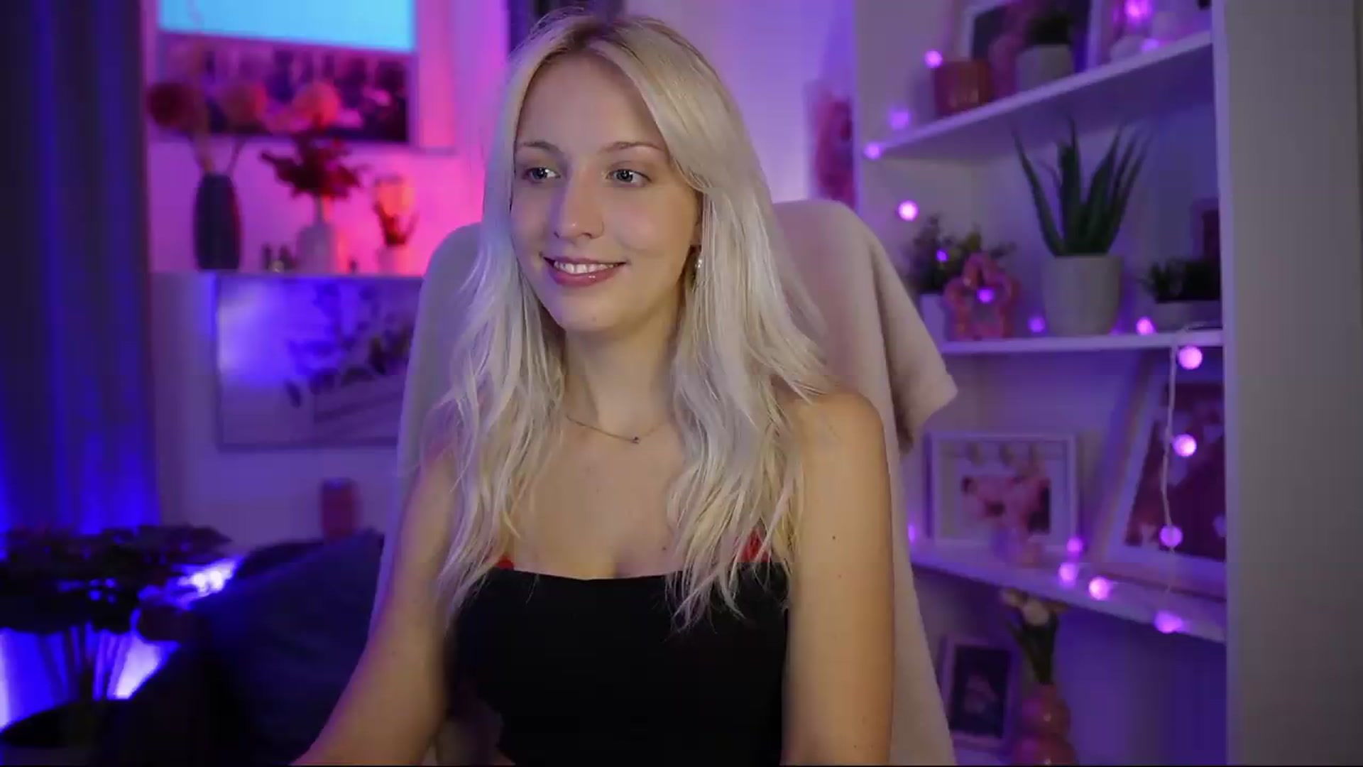 Gallery image thumbnail from Lucy_Cutie's myfreecams stream on, 07/31/2026, 18:19 image 20 of 20