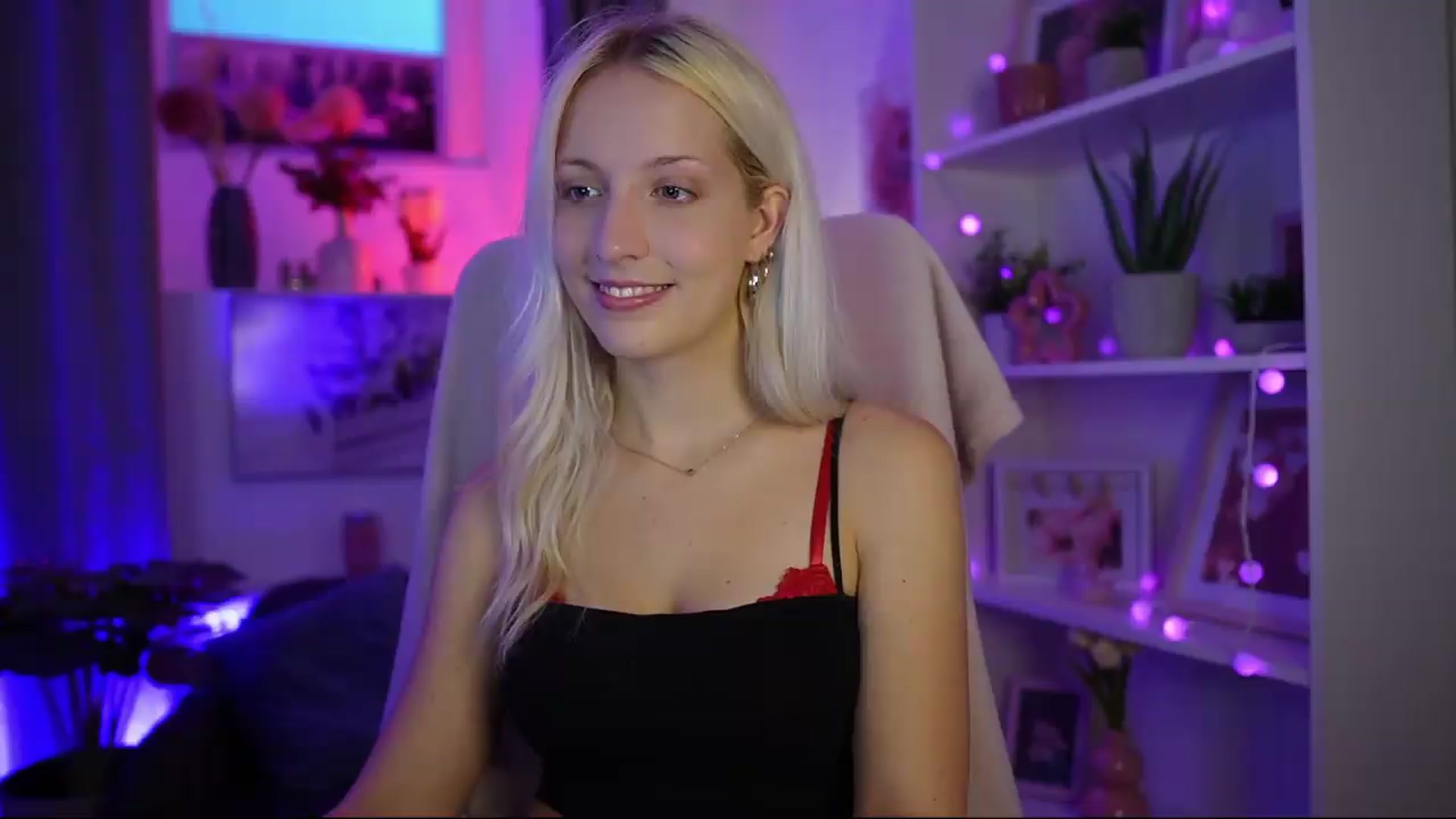 Gallery image thumbnail from Lucy_Cutie's myfreecams stream on, 07/31/2026, 18:19 image 15 of 20