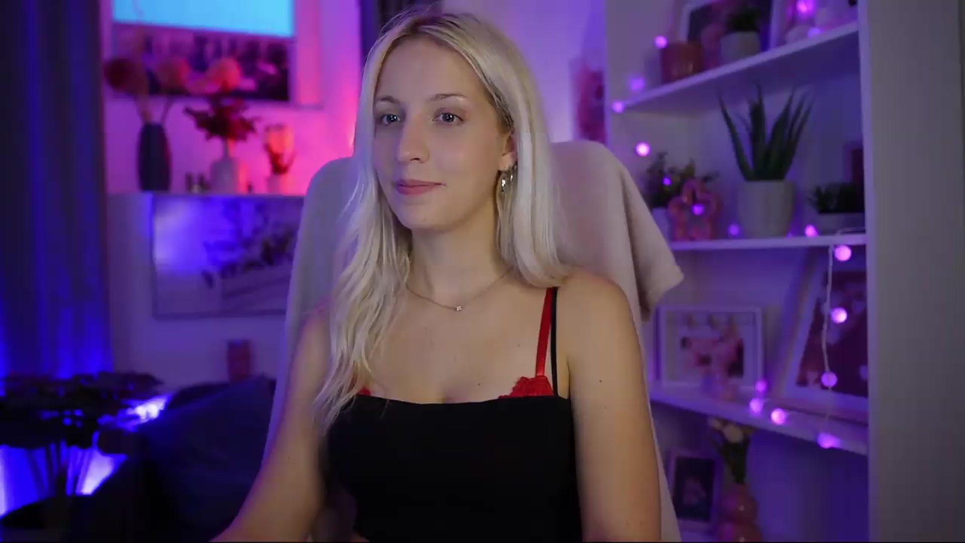 Gallery image thumbnail from Lucy_Cutie's myfreecams stream on, 07/31/2026, 18:19 image 19 of 20