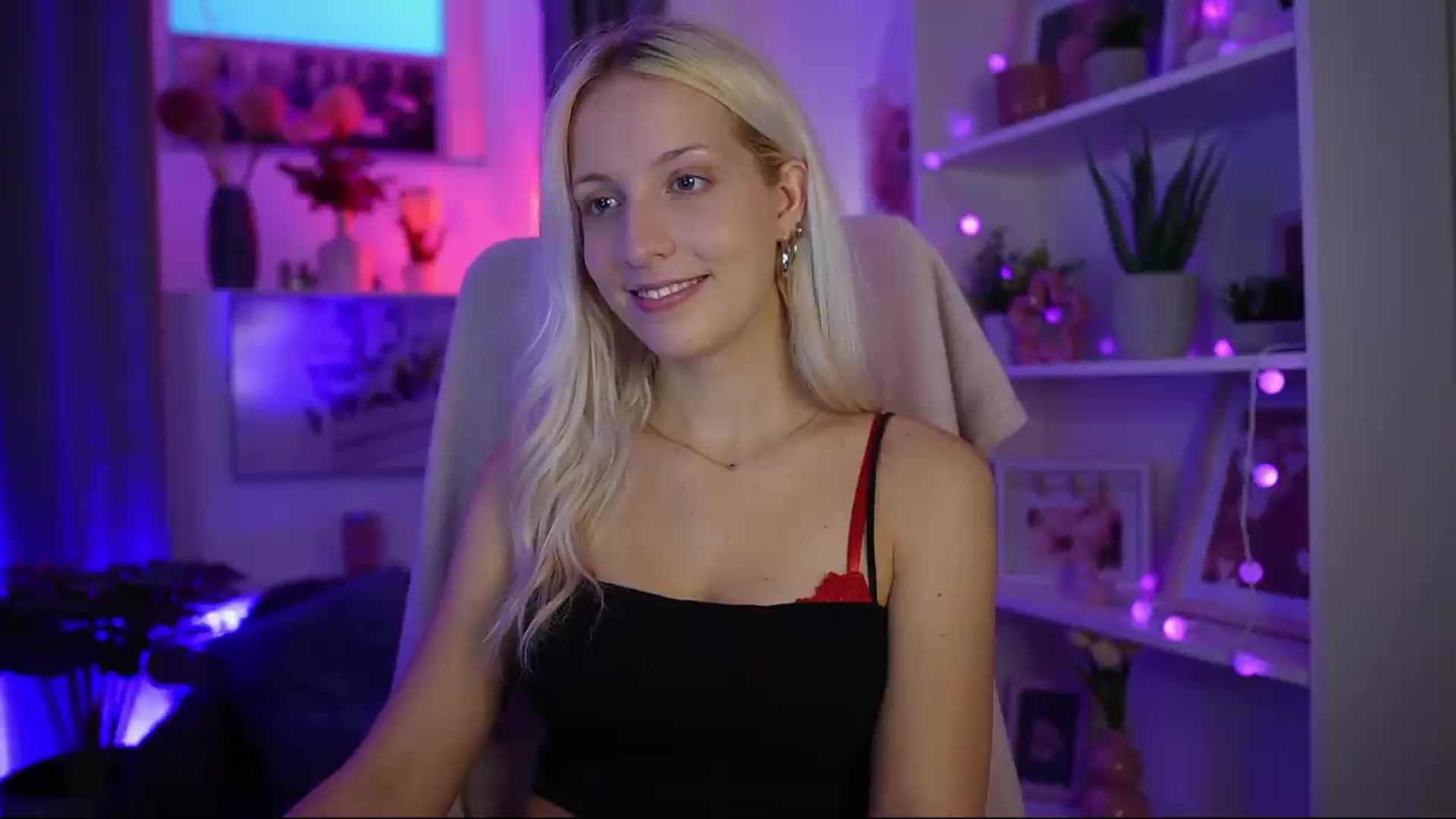 Gallery image thumbnail from Lucy_Cutie's myfreecams stream on, 07/31/2026, 18:19 image 12 of 20
