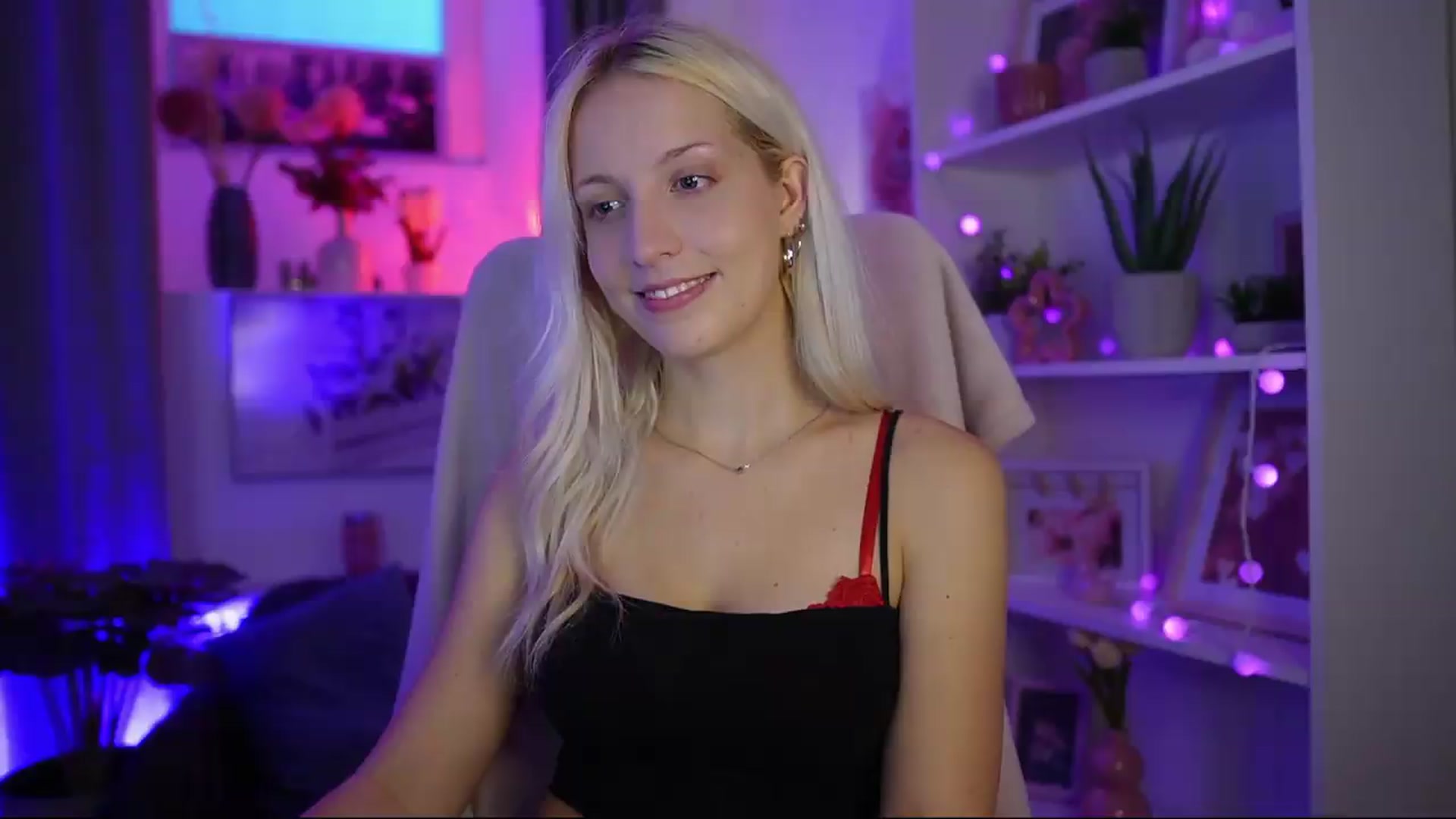 Gallery image thumbnail from Lucy_Cutie's myfreecams stream on, 07/31/2026, 18:19 image 14 of 20