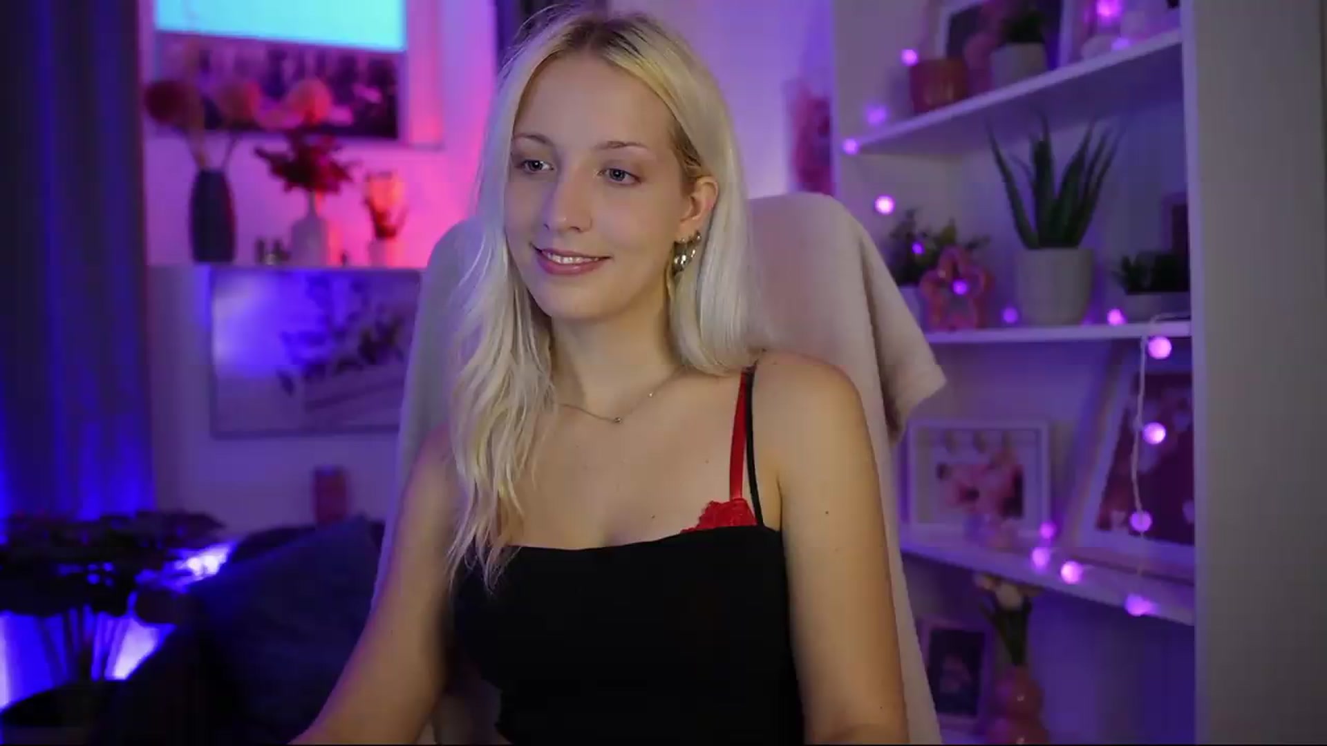 Gallery image thumbnail from Lucy_Cutie's myfreecams stream on, 07/31/2026, 18:19 image 9 of 20