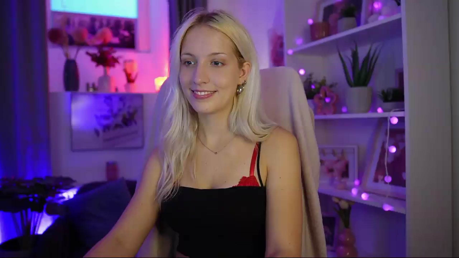 Gallery image thumbnail from Lucy_Cutie's myfreecams stream on, 07/31/2026, 18:19 image 2 of 20
