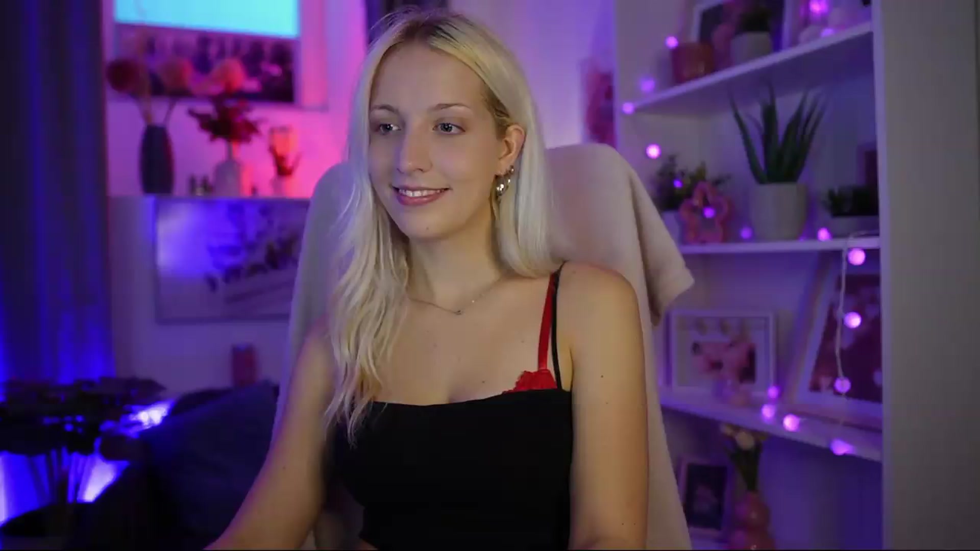 Gallery image thumbnail from Lucy_Cutie's myfreecams stream on, 07/31/2026, 18:19 image 10 of 20