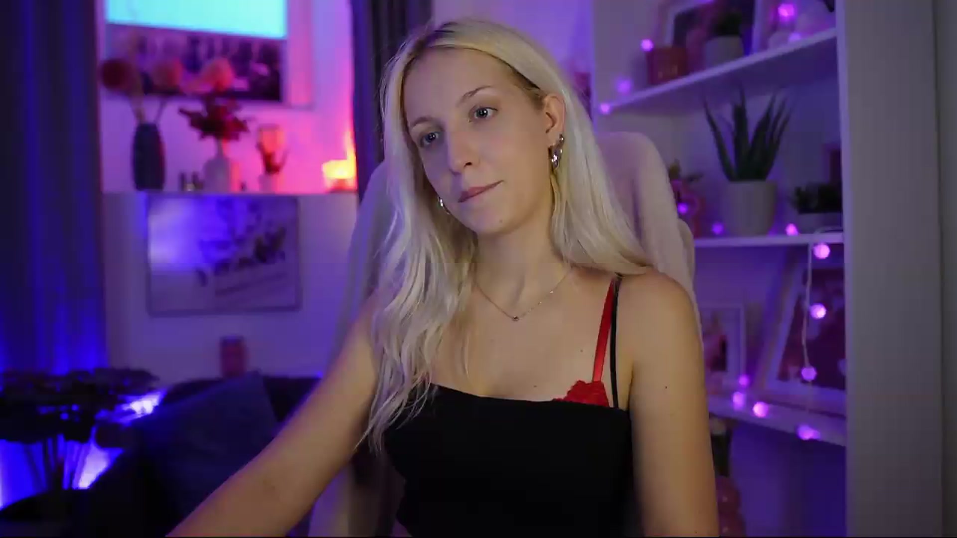 Gallery image thumbnail from Lucy_Cutie's myfreecams stream on, 07/31/2026, 18:19 image 1 of 20