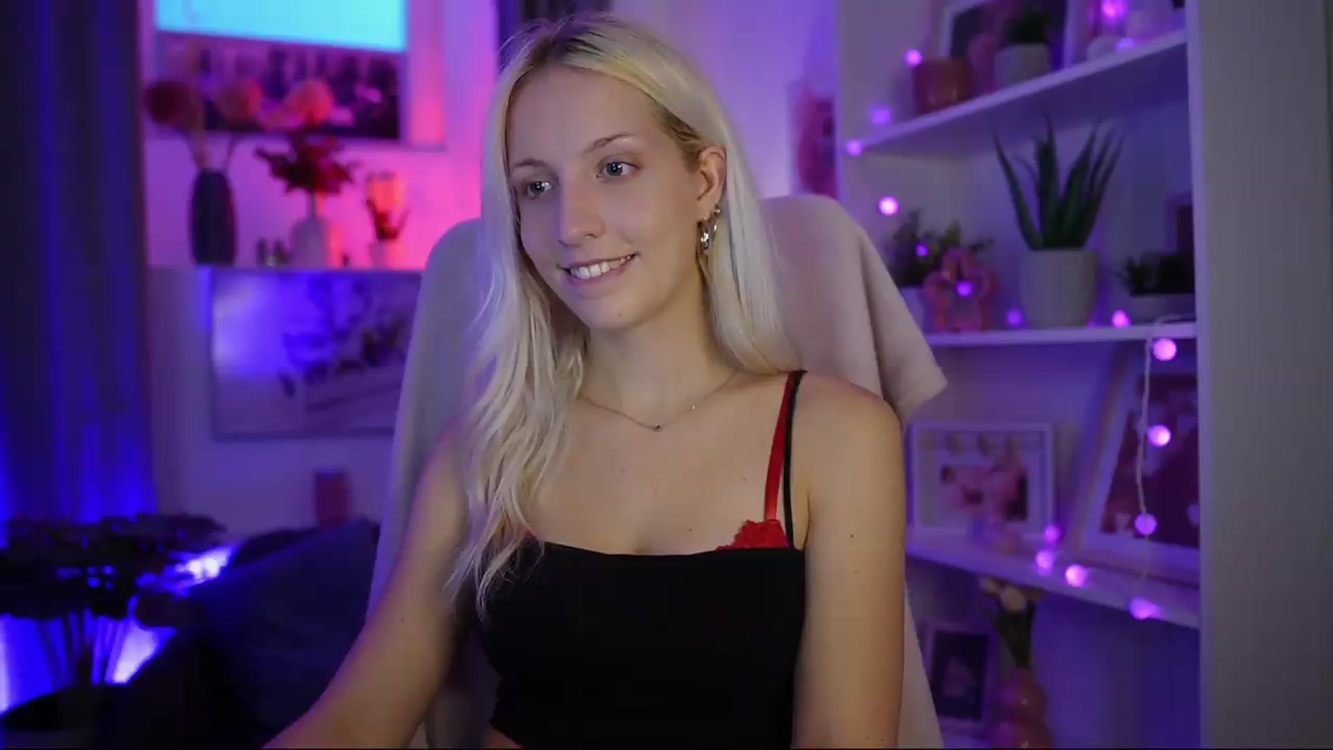 Gallery image thumbnail from Lucy_Cutie's myfreecams stream on, 07/31/2026, 18:19 image 11 of 20