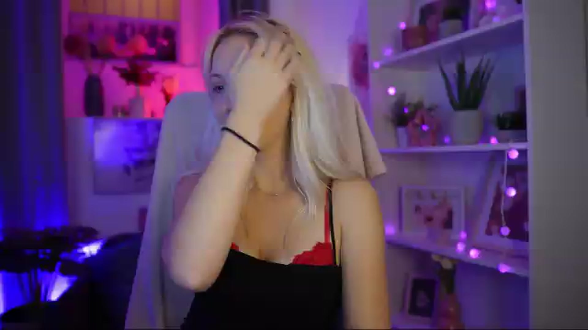 Gallery image thumbnail from Lucy_Cutie's myfreecams stream on, 07/31/2026, 20:31 image 14 of 20