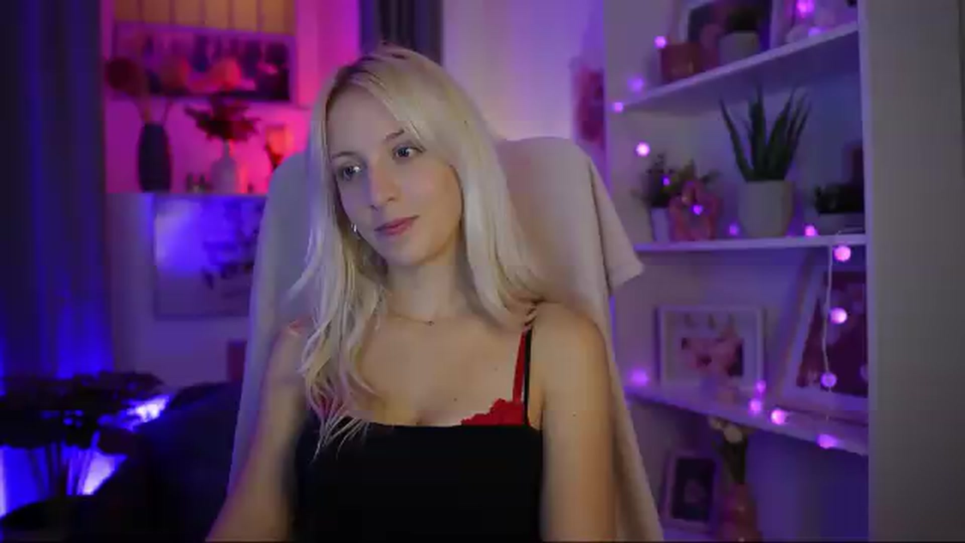 Gallery image thumbnail from Lucy_Cutie's myfreecams stream on, 07/31/2026, 20:31 image 9 of 20