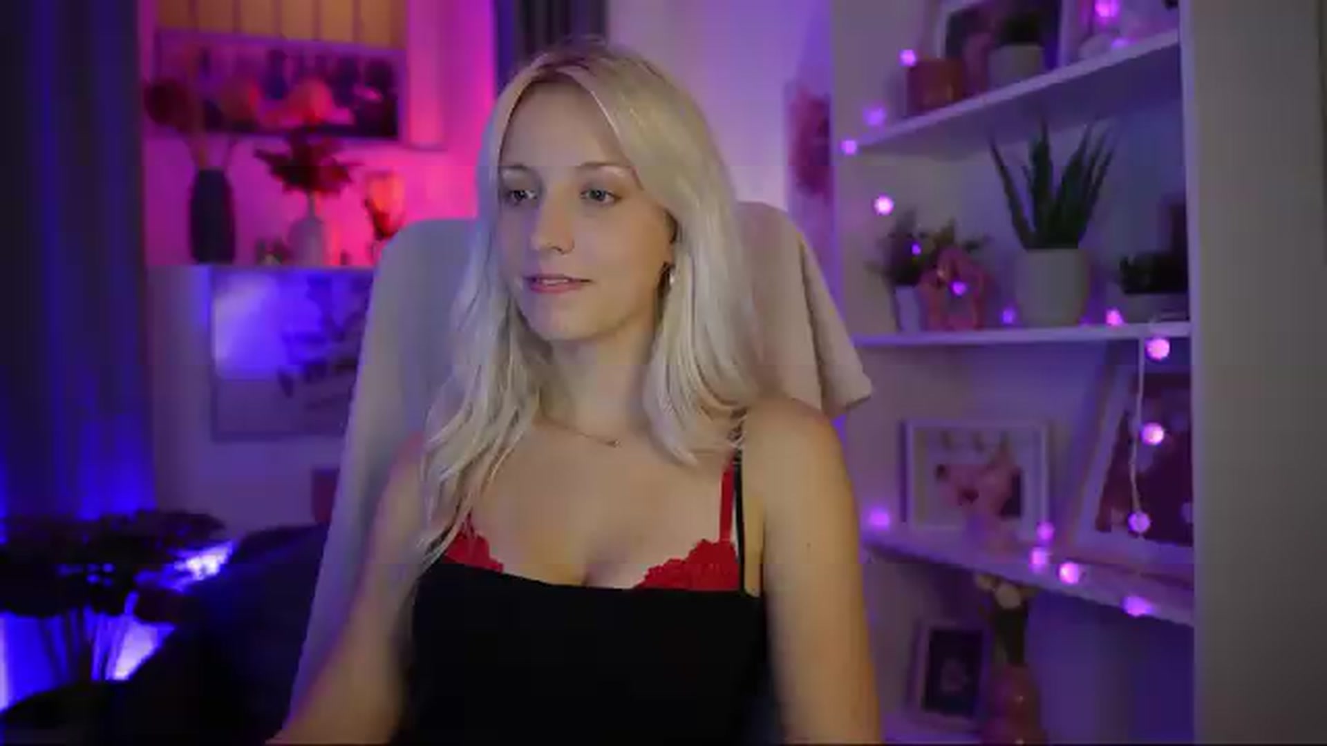 Gallery image thumbnail from Lucy_Cutie's myfreecams stream on, 07/31/2026, 20:31 image 12 of 20