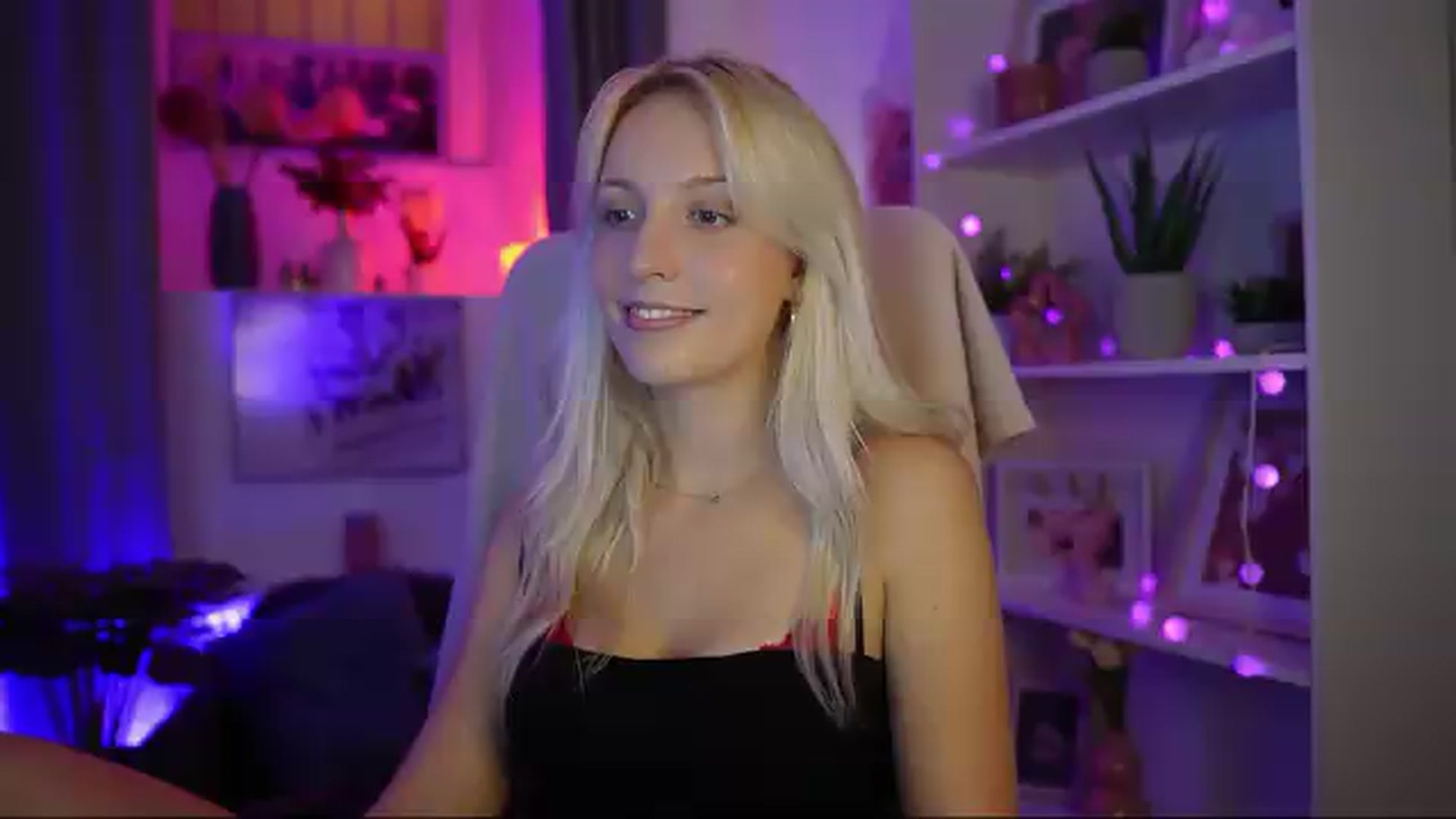 Gallery image thumbnail from Lucy_Cutie's myfreecams stream on, 07/31/2026, 20:31 image 17 of 20