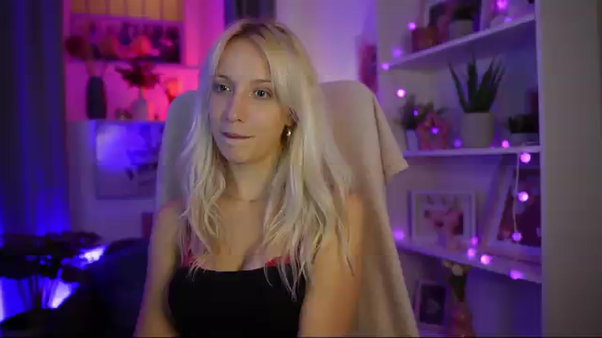 Gallery image thumbnail from Lucy_Cutie's myfreecams stream on, 07/31/2026, 20:31 image 7 of 20