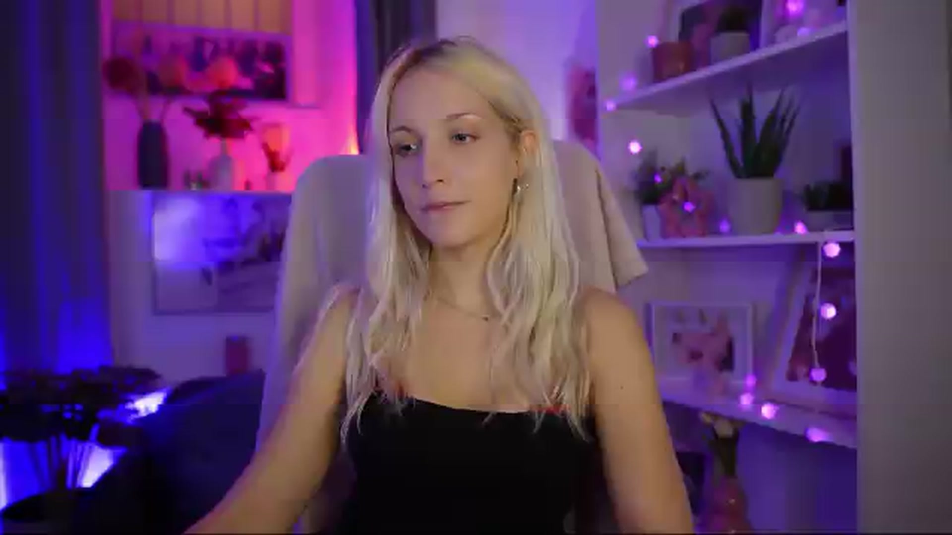 Gallery image thumbnail from Lucy_Cutie's myfreecams stream on, 07/31/2026, 20:31 image 4 of 20