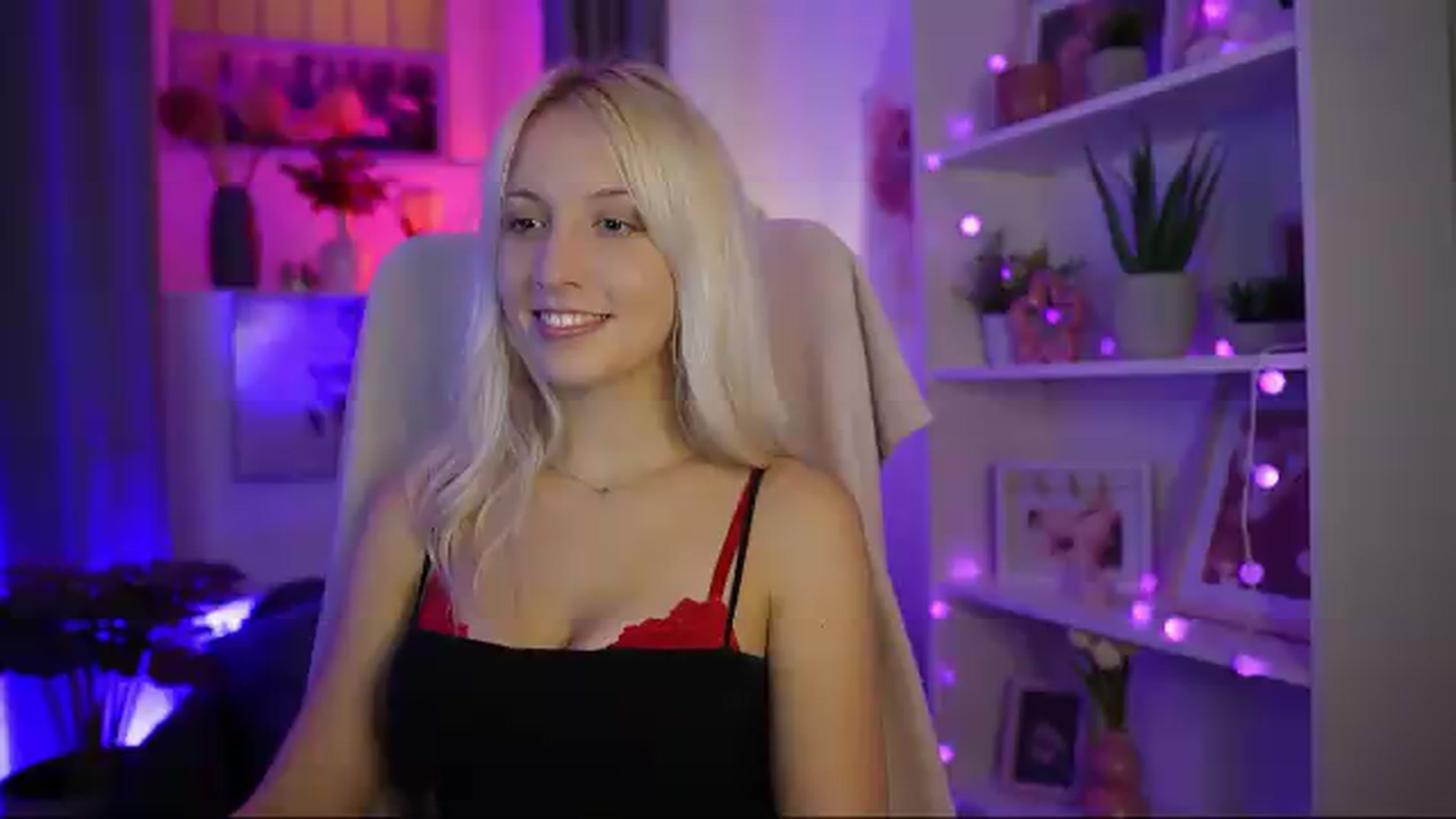 Gallery image thumbnail from Lucy_Cutie's myfreecams stream on, 07/31/2026, 20:31 image 10 of 20