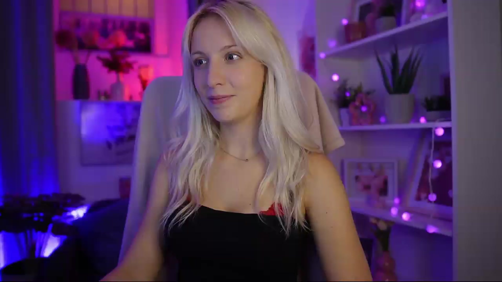 Gallery image thumbnail from Lucy_Cutie's myfreecams stream on, 07/31/2026, 20:31 image 2 of 20