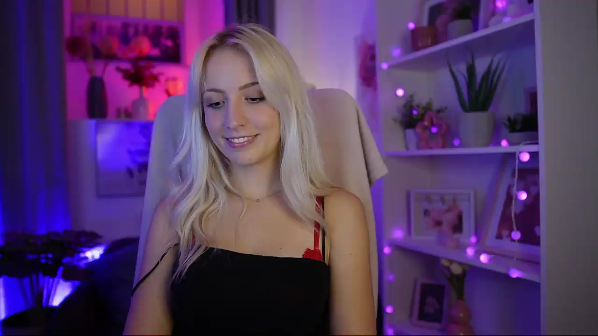 Gallery image thumbnail from Lucy_Cutie's myfreecams stream on, 07/31/2026, 21:30 image 14 of 20