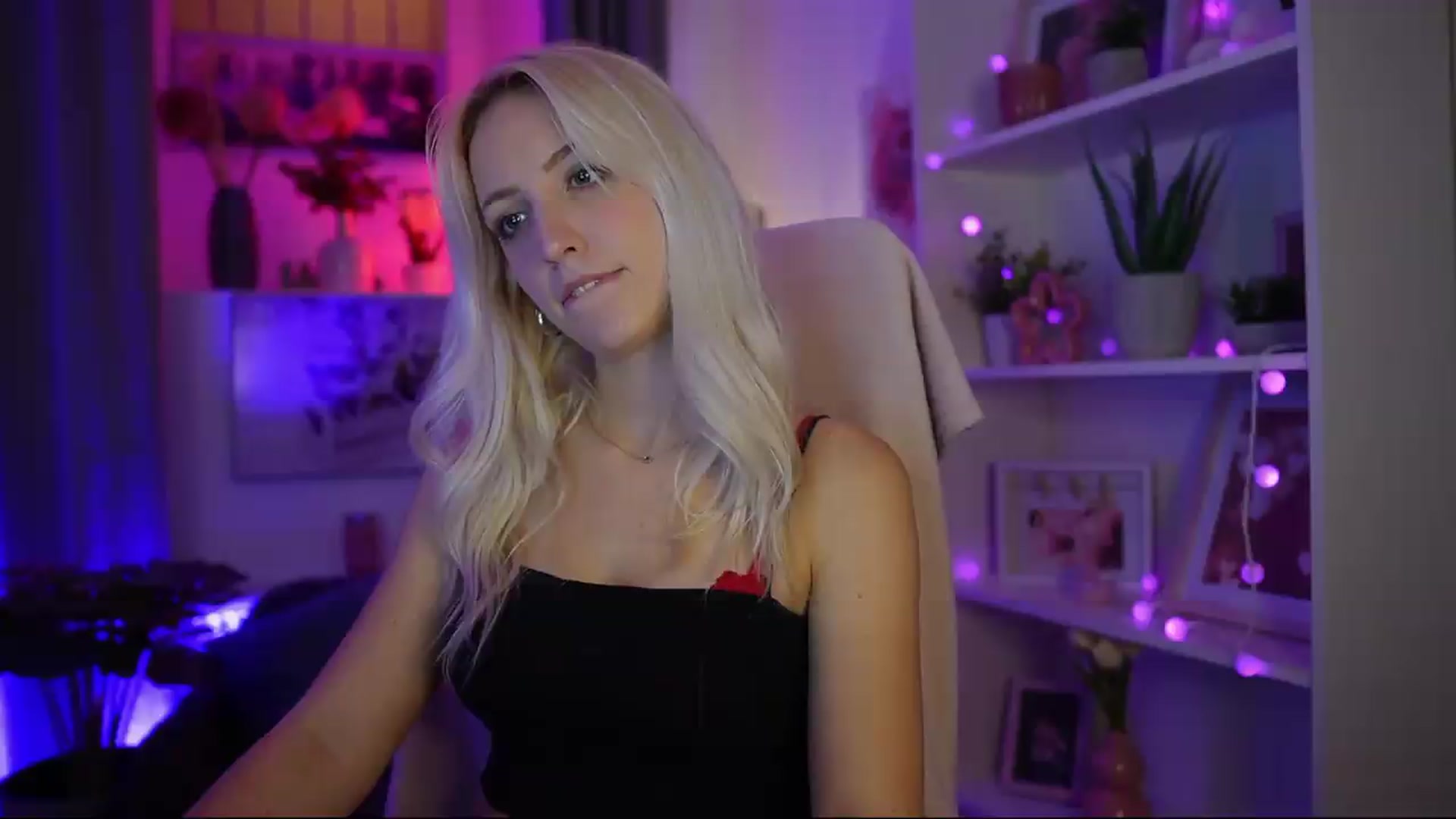 Gallery image thumbnail from Lucy_Cutie's myfreecams stream on, 07/31/2026, 21:30 image 3 of 20
