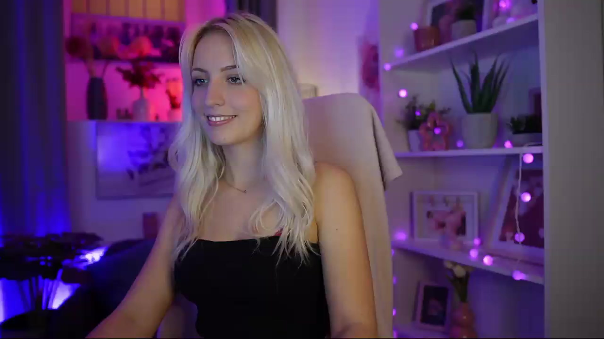 Gallery image thumbnail from Lucy_Cutie's myfreecams stream on, 07/31/2026, 21:30 image 2 of 20