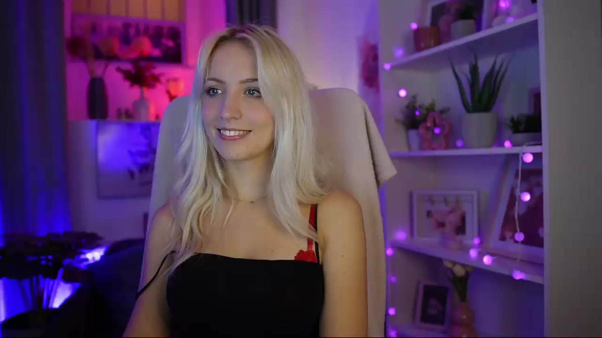 Gallery image thumbnail from Lucy_Cutie's myfreecams stream on, 07/31/2026, 21:30 image 16 of 20