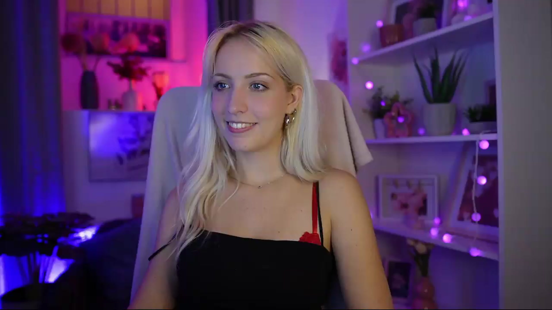 Gallery image thumbnail from Lucy_Cutie's myfreecams stream on, 07/31/2026, 21:30 image 12 of 20